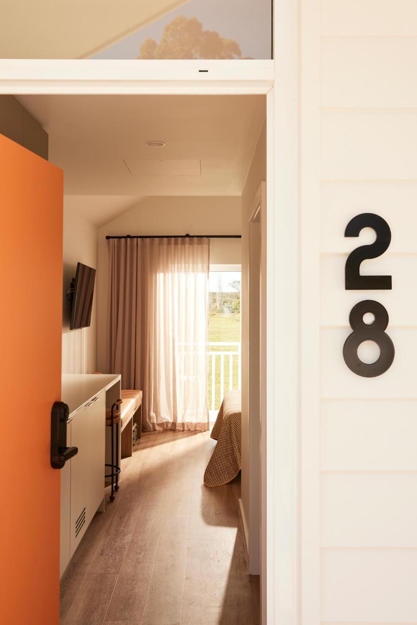 Deluxe Double Room with Bath - Photo 6
