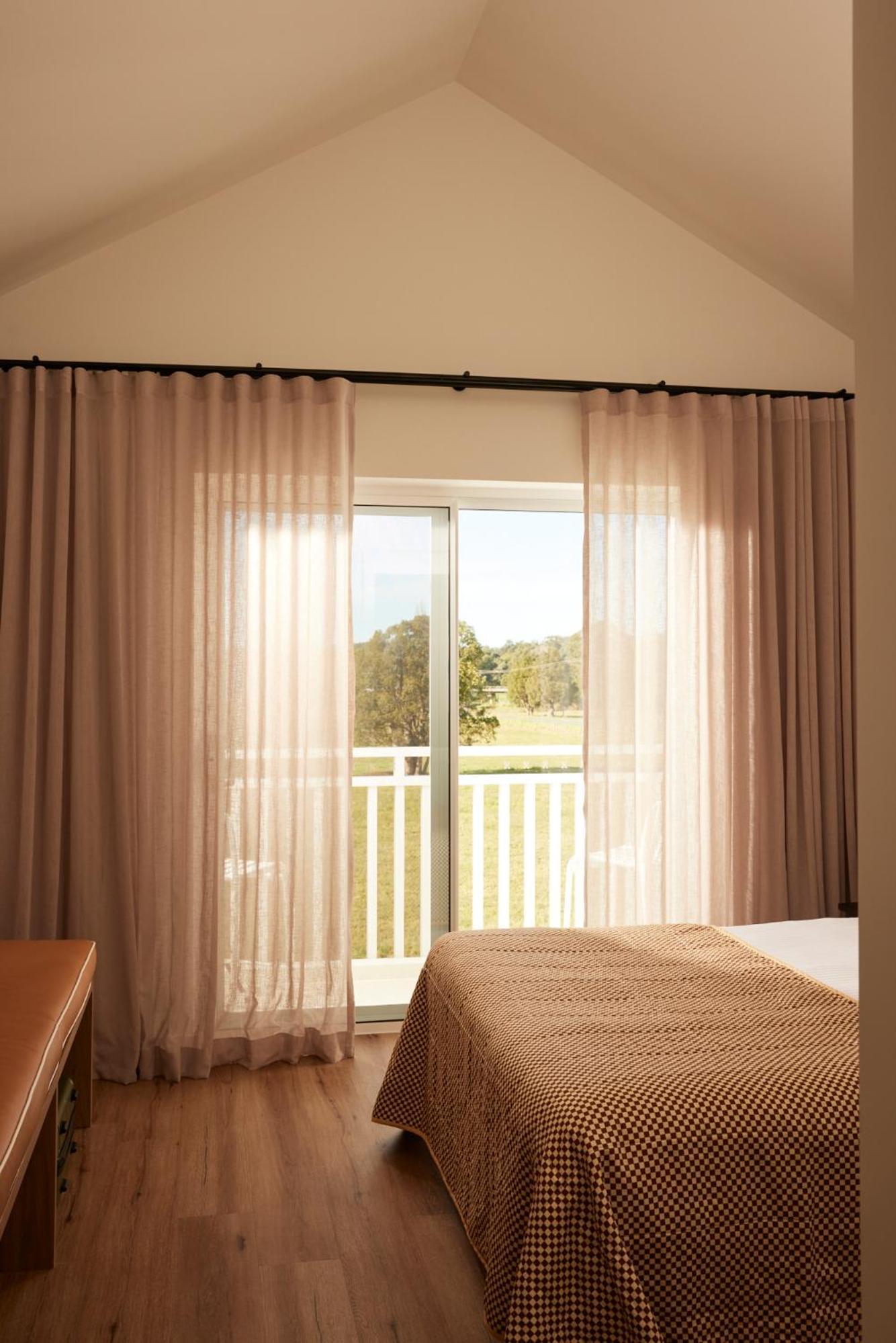 Deluxe Double Room with Bath - Photo 12