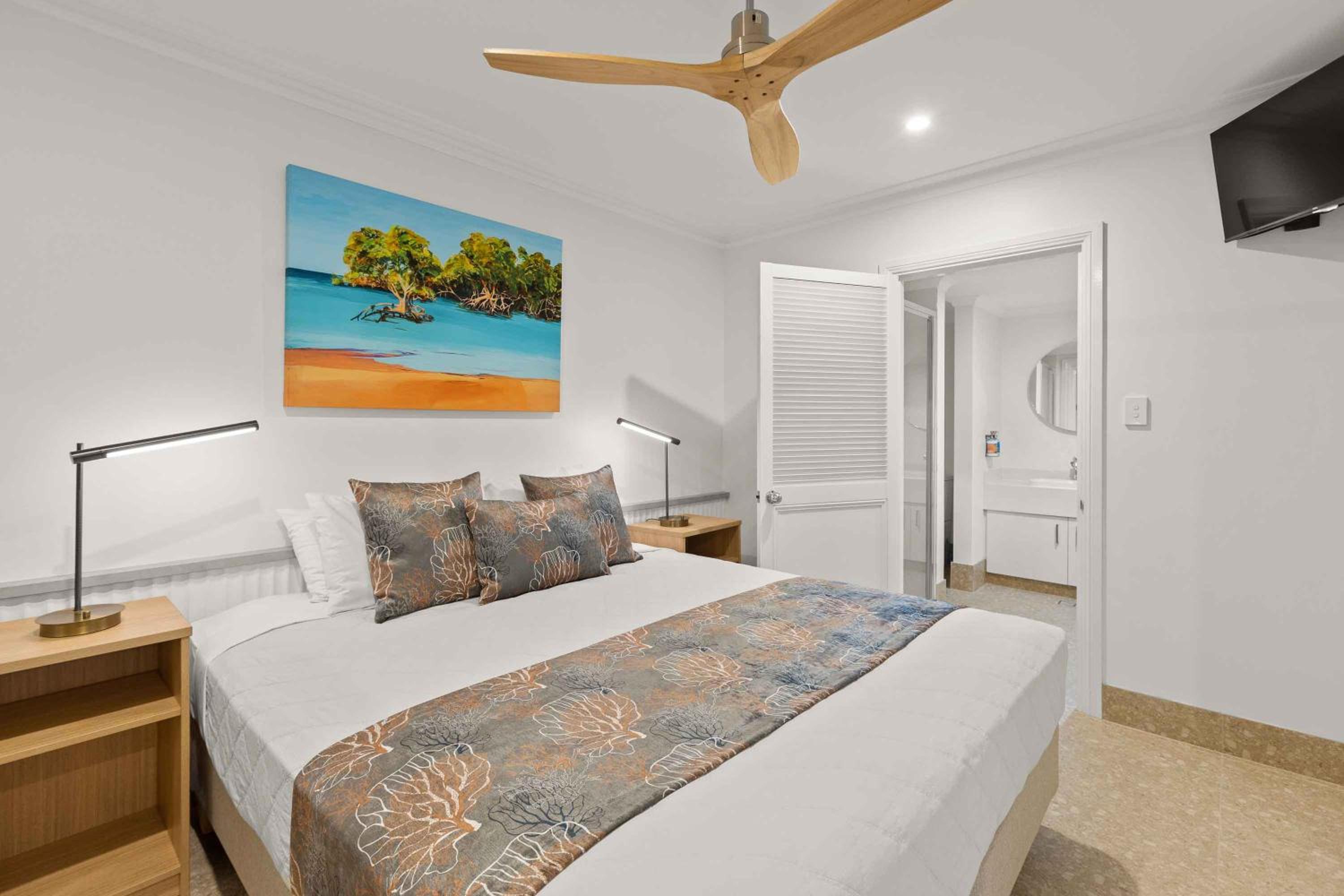 One Bedroom Suite  photo 3