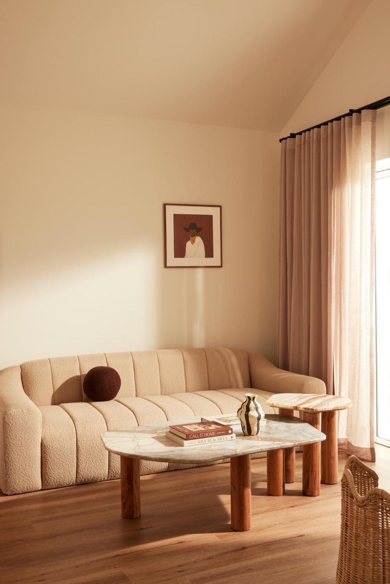 Executive Suite - Photo 3