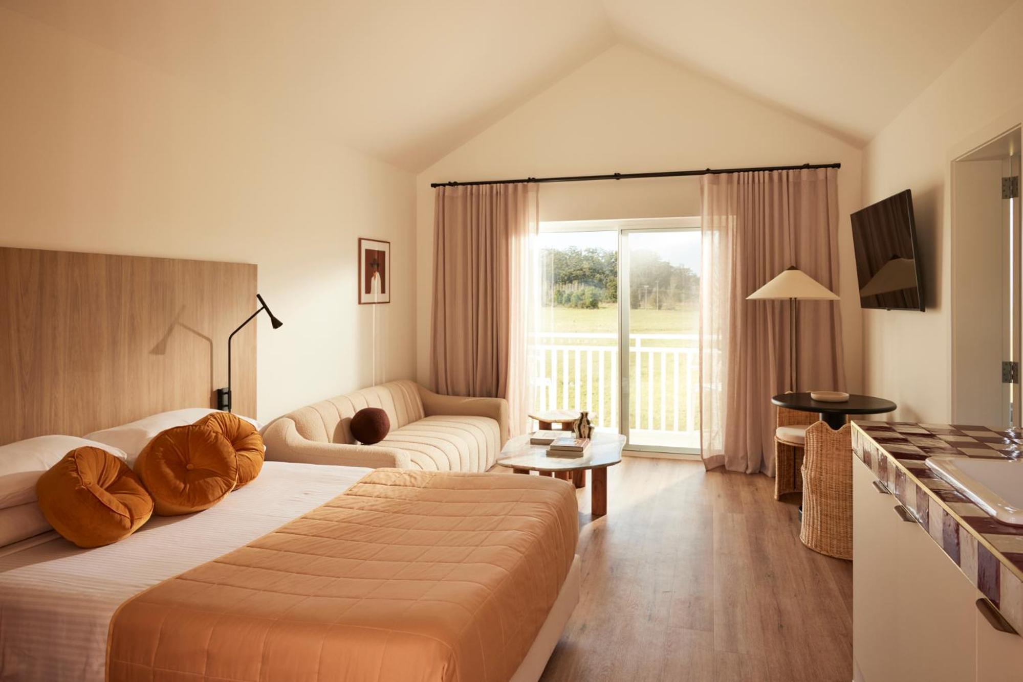 Executive Suite - Photo 1