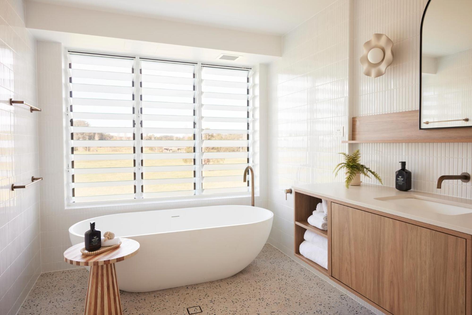 Executive Suite - Photo 12