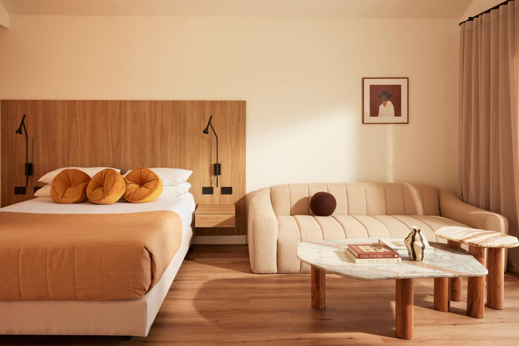 Executive Suite - Photo 11