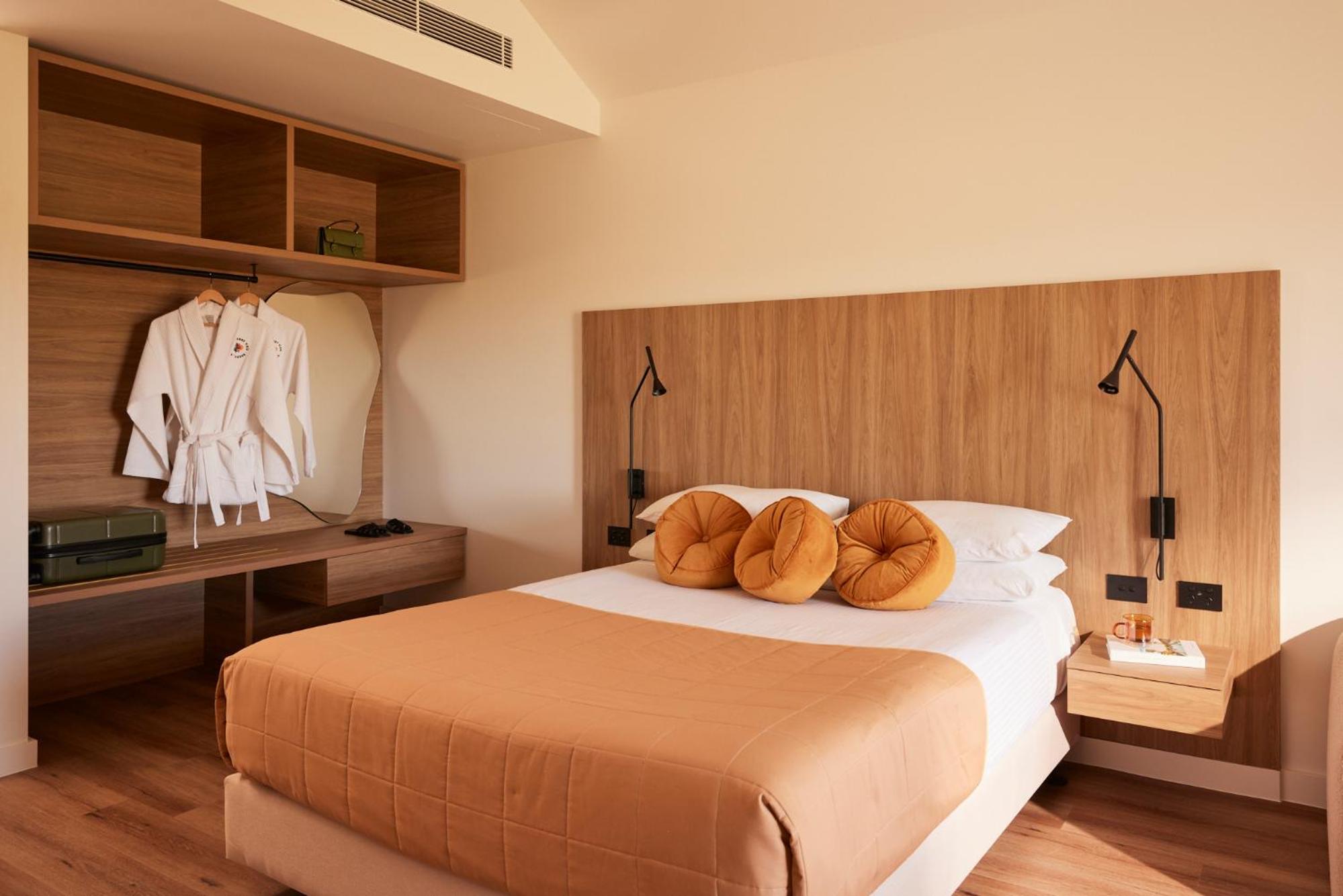 Executive Suite - Photo 10