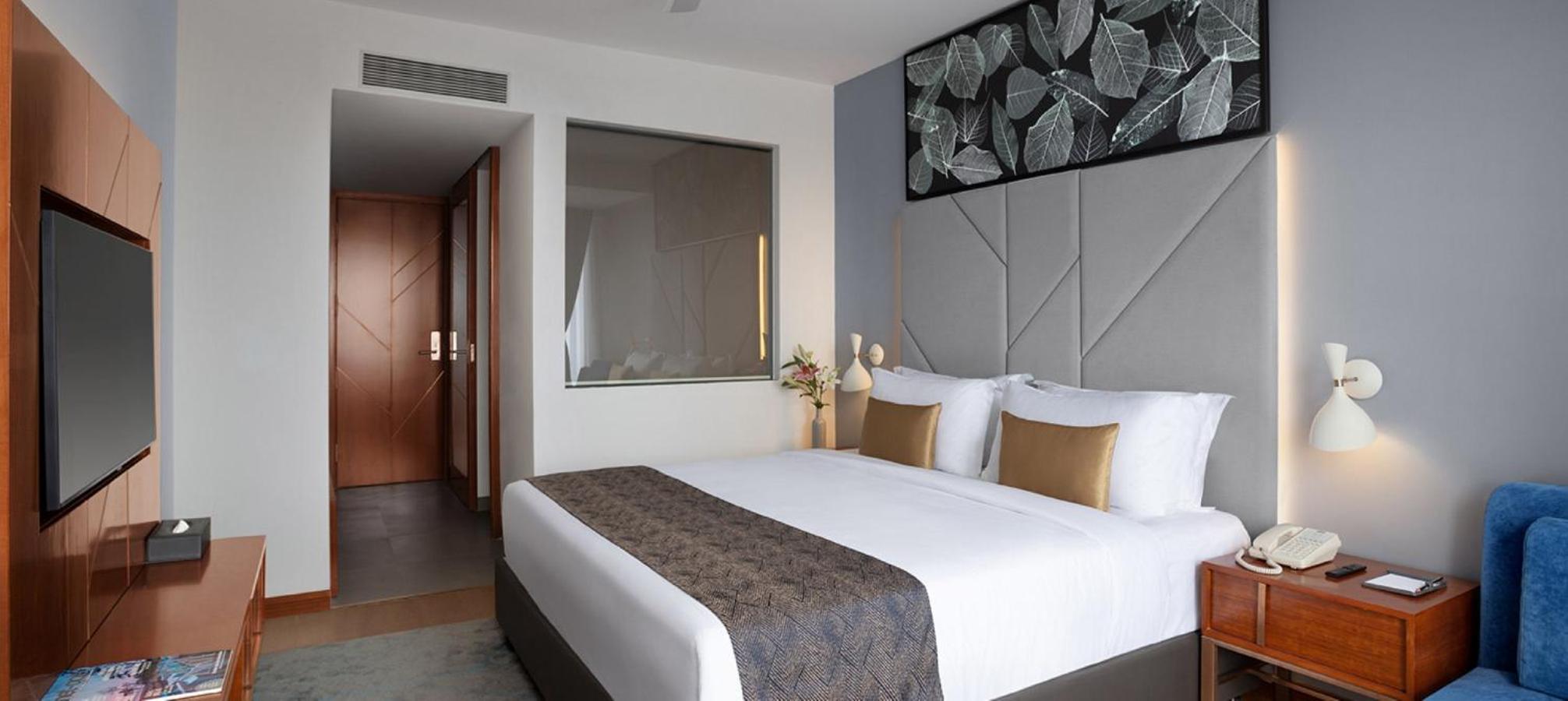 Deluxe Room with Balcony - Photo 2