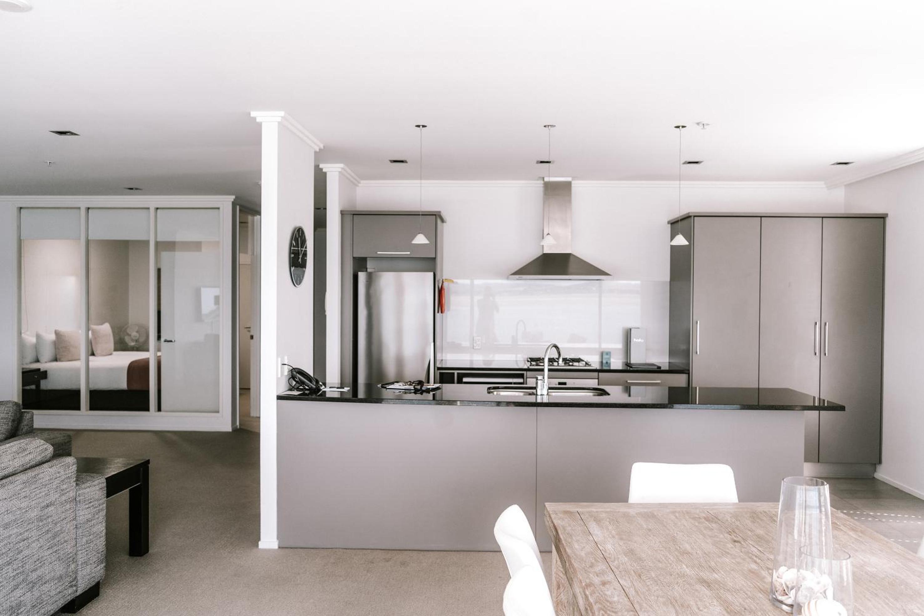 Three Bedroom Penthouse (Apt 10) - Photo 7