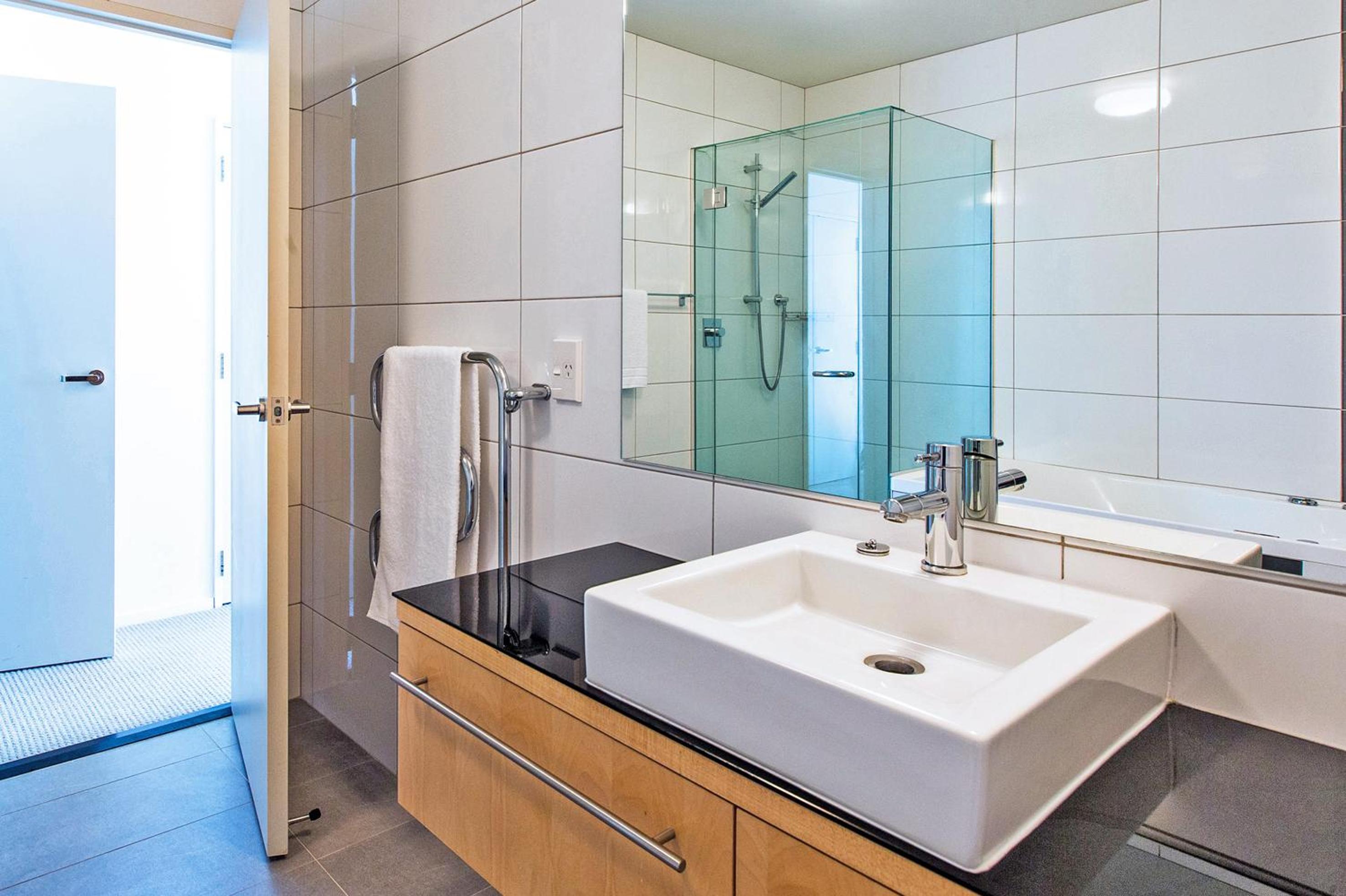 Three Bedroom Penthouse (Apt 10) - Photo 3