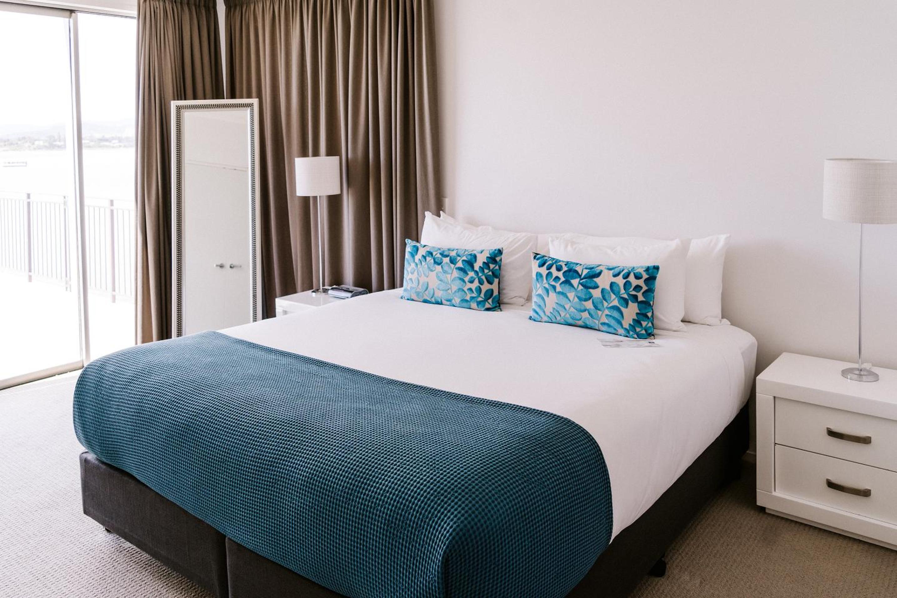 Three Bedroom Penthouse (Apt 10) - Photo 2