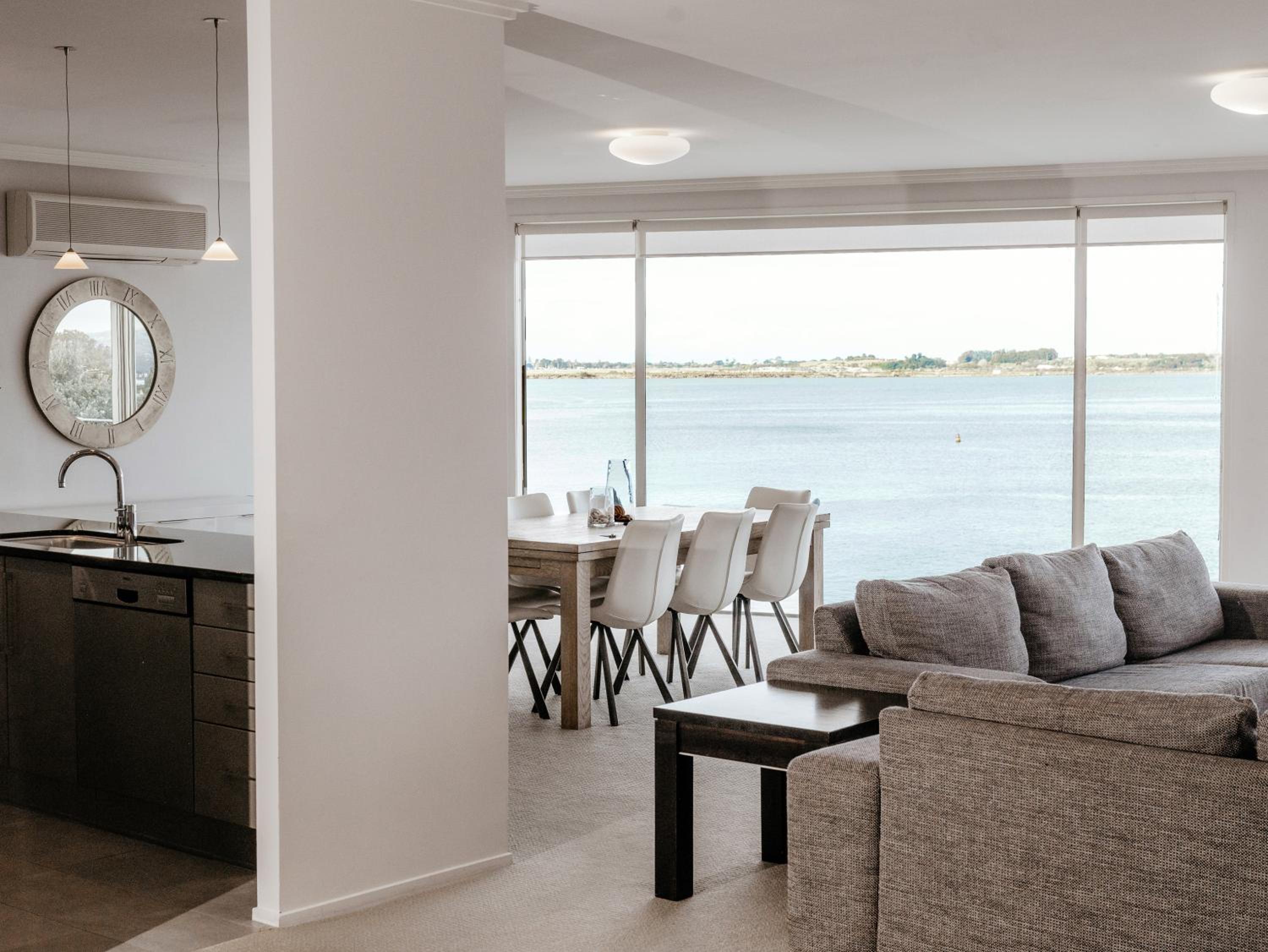 Three Bedroom Penthouse (Apt 10) - Photo 9