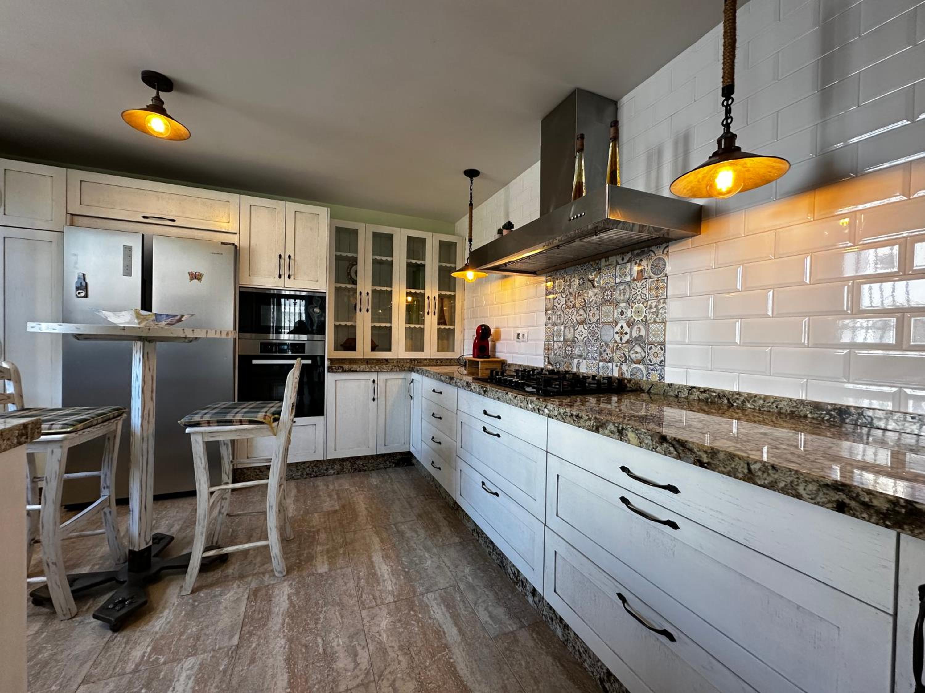 Four-Bedroom House photo 2