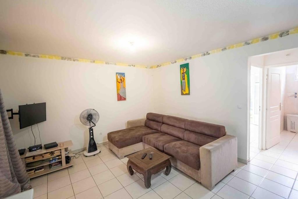 One-Bedroom Apartment photo 3