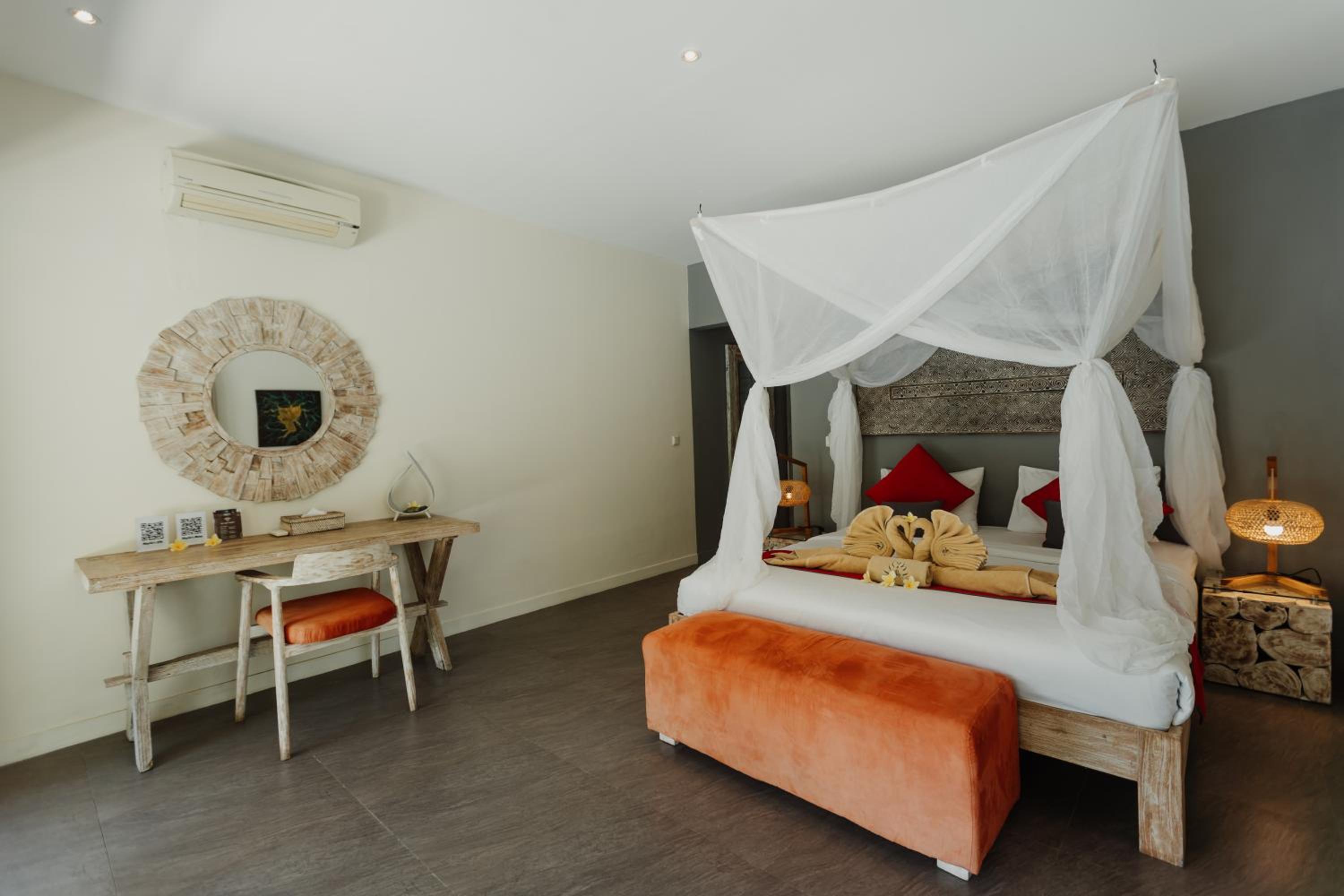 Three-Bedroom Villa with Private Pool photo 1