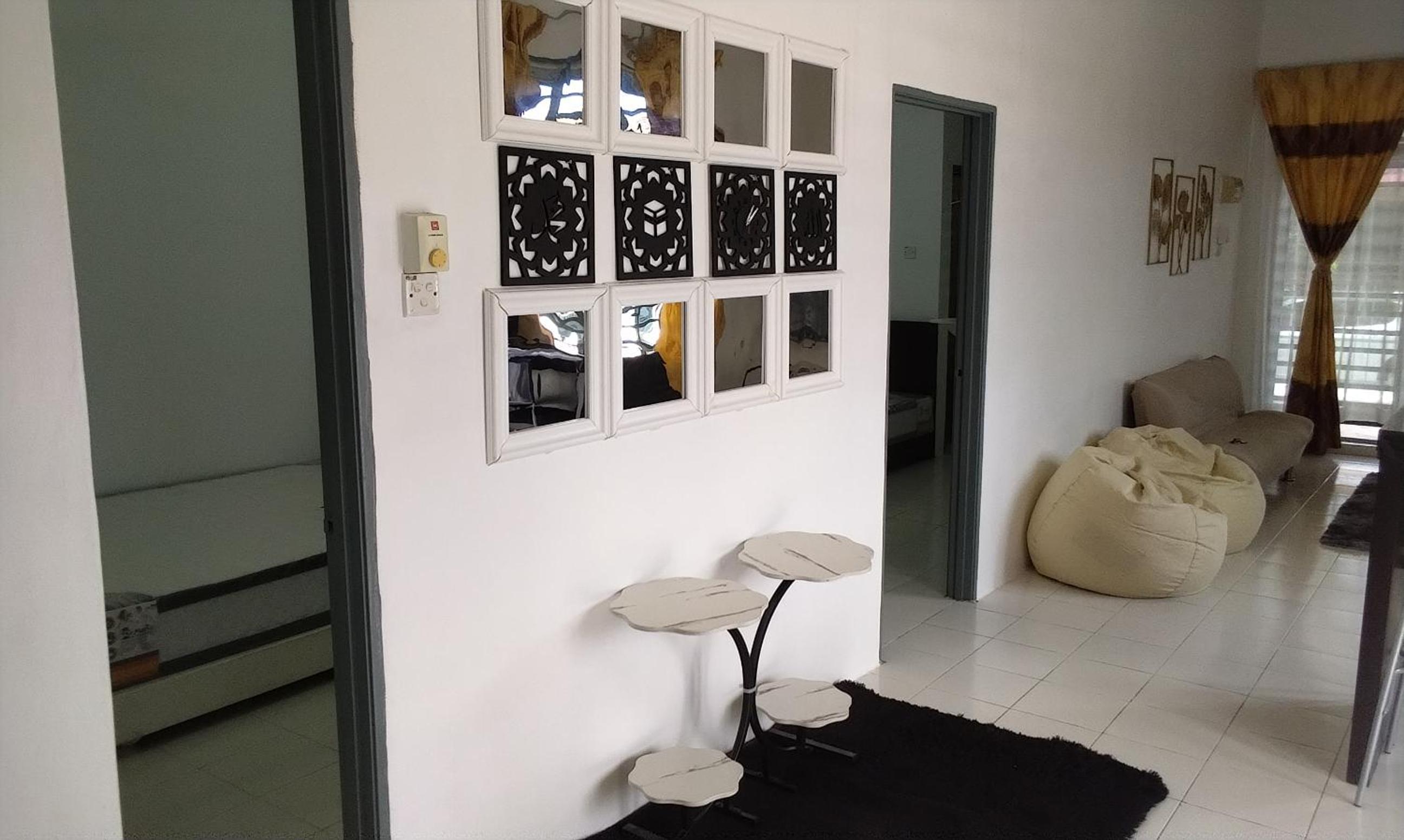 One-Bedroom House photo 1
