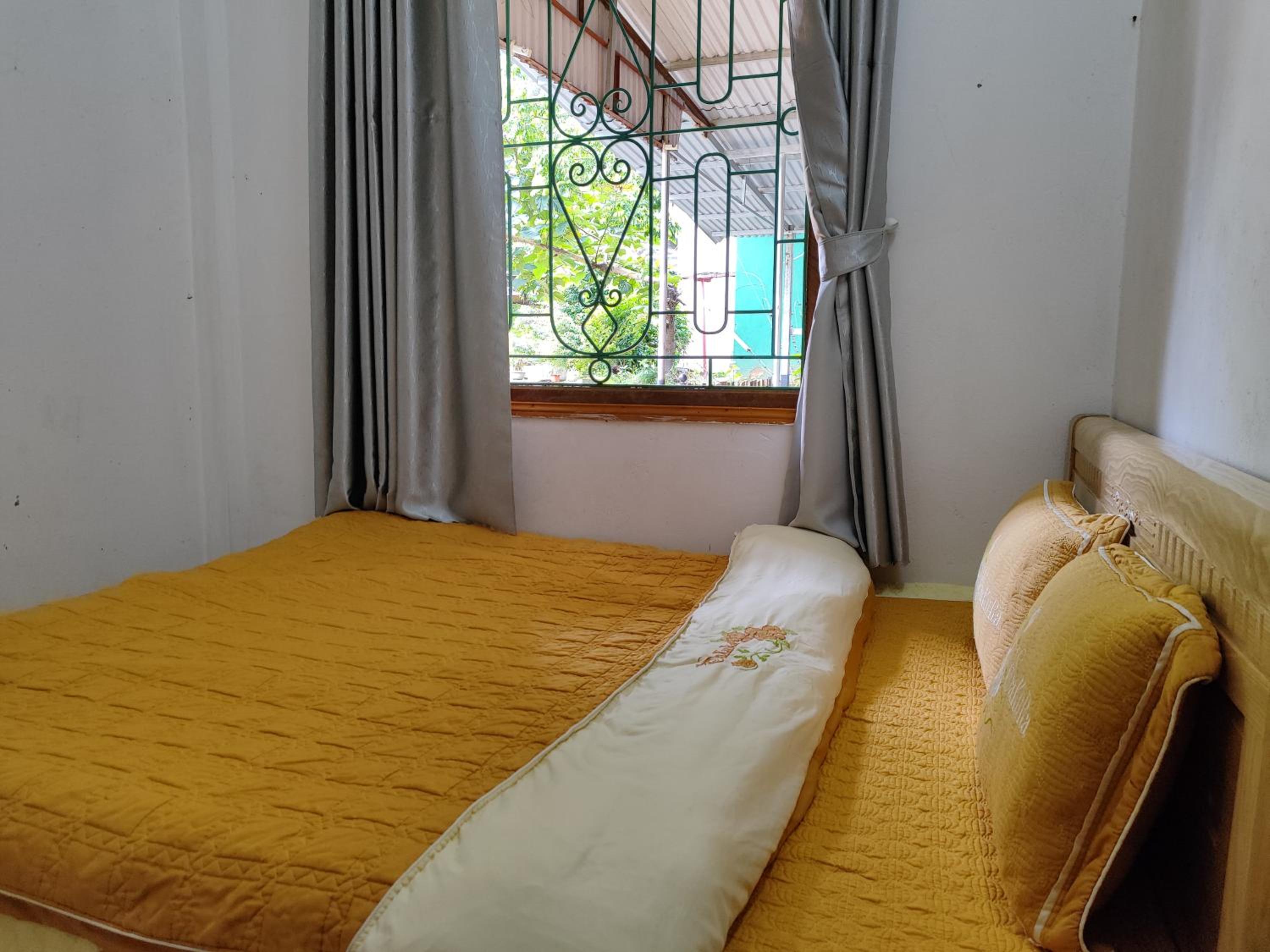 Double Room With Shared Bathroom photo 1