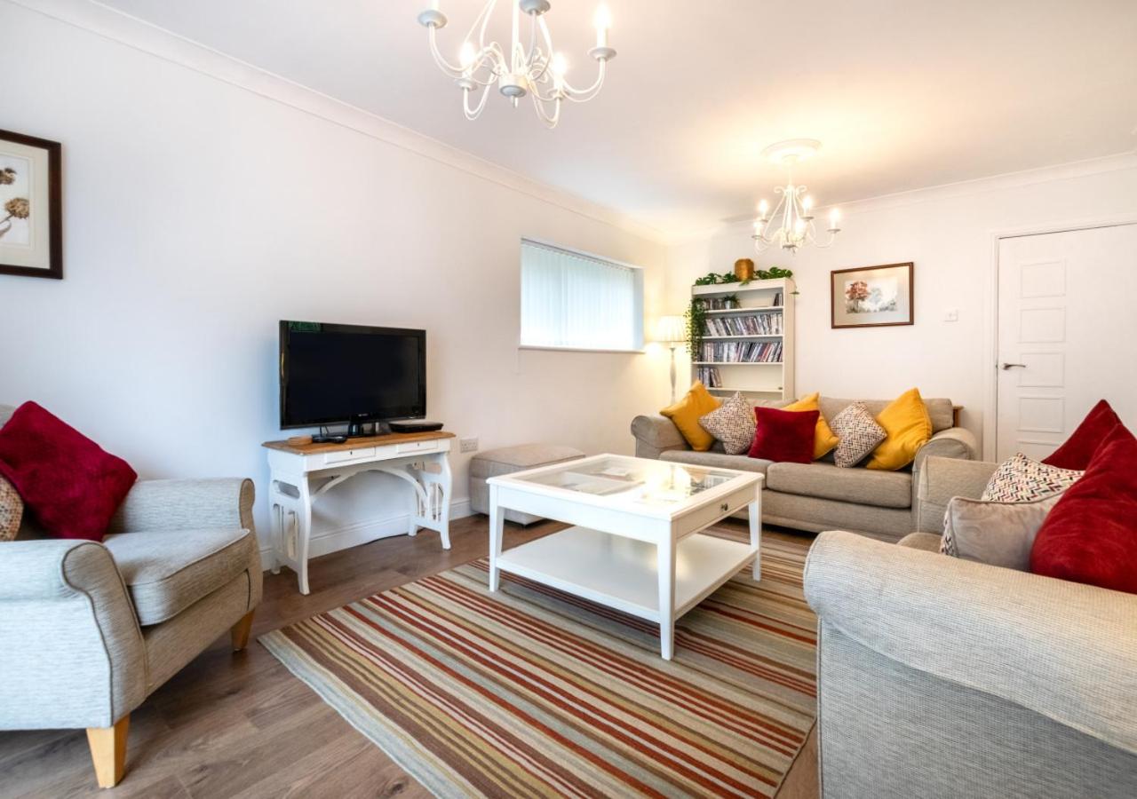 Four-Bedroom House photo 2