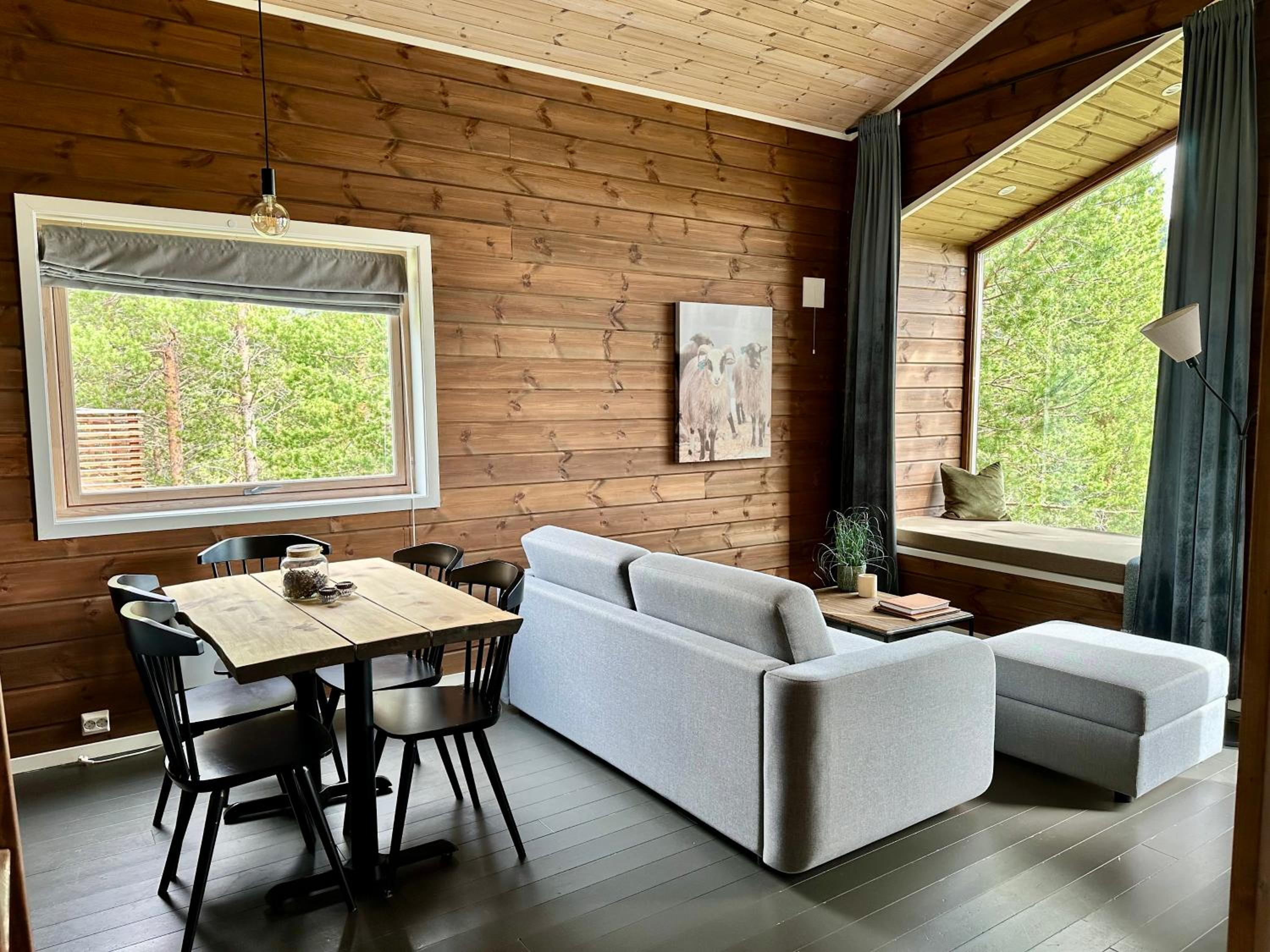 Cottage with Loft (6 Adults)