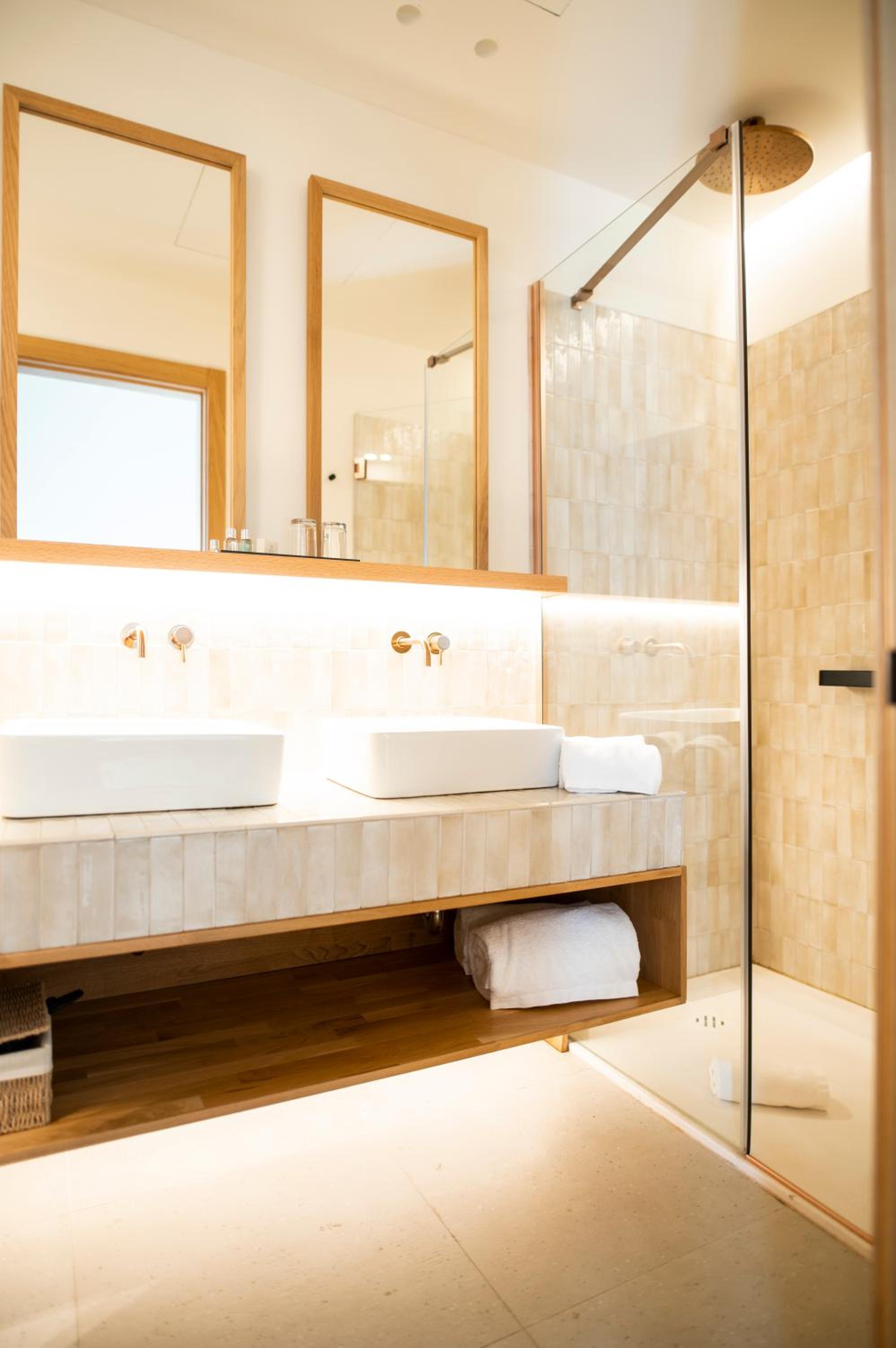 Superior Double or Twin Room - Photo 11