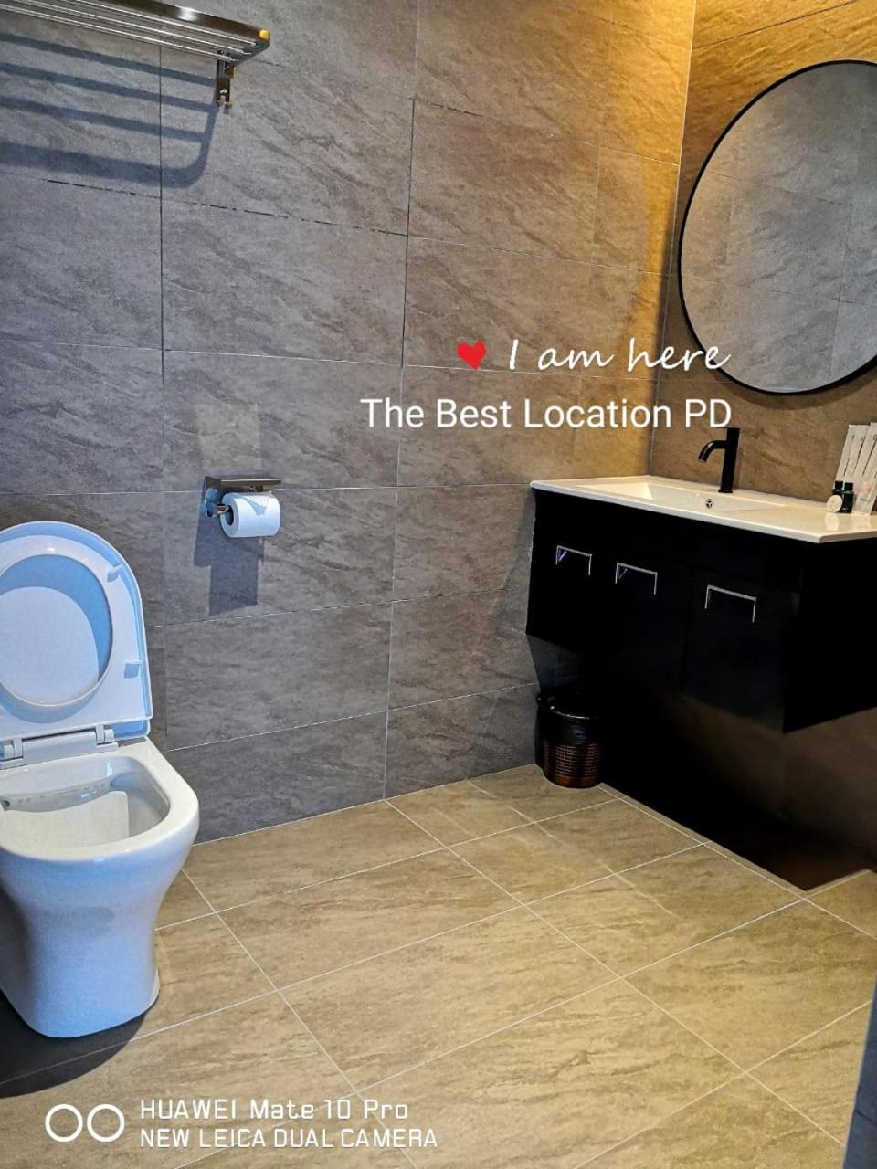 Family Room with Private Bathroom - Photo 2