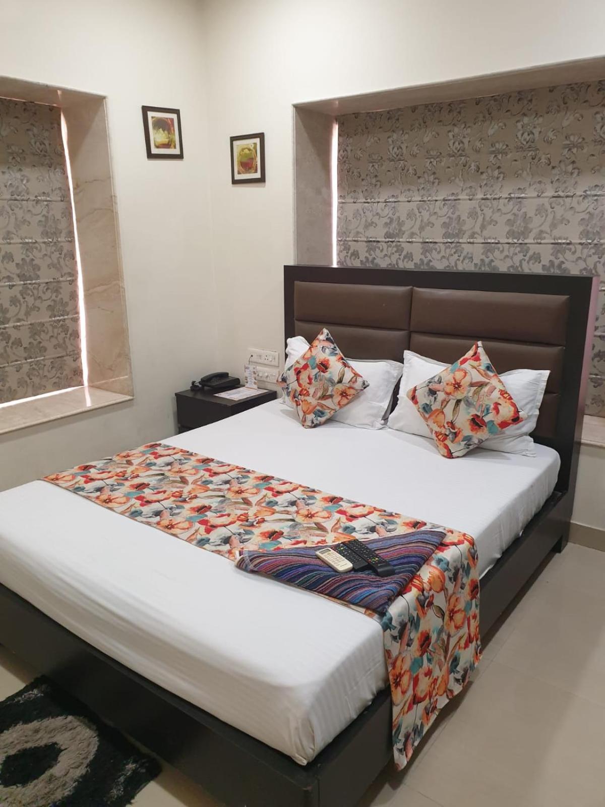 Standard Queen Room