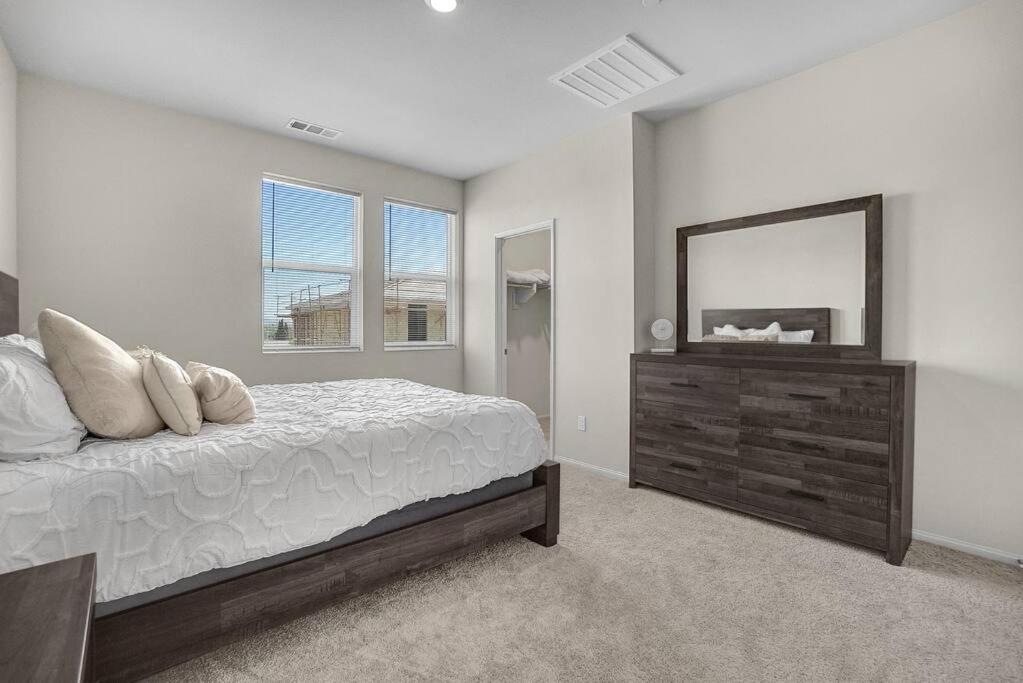 Three-Bedroom Apartment photo 2