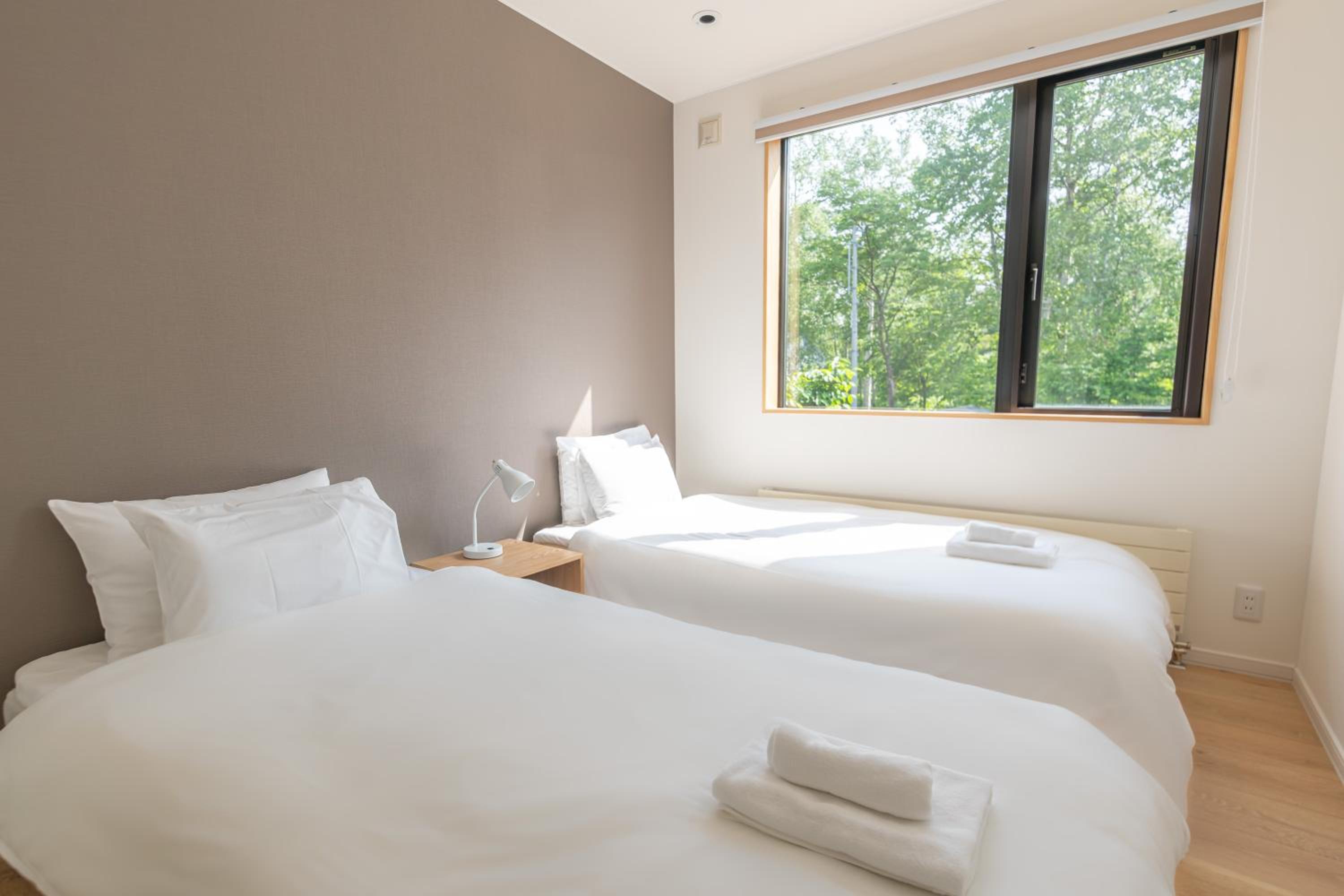 Three-Bedroom Apartment - High Floor photo 2