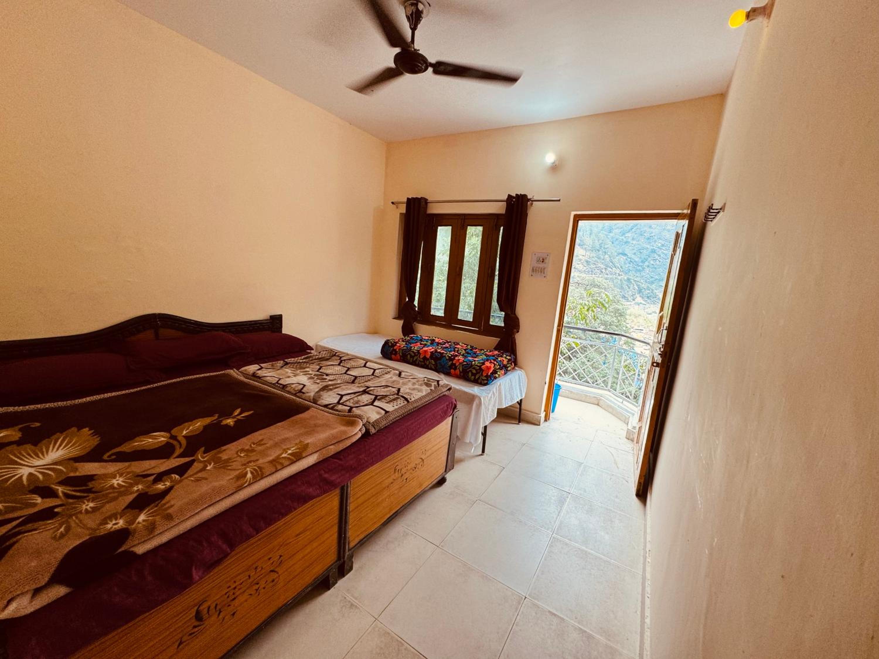 Budget Double Room photo 2