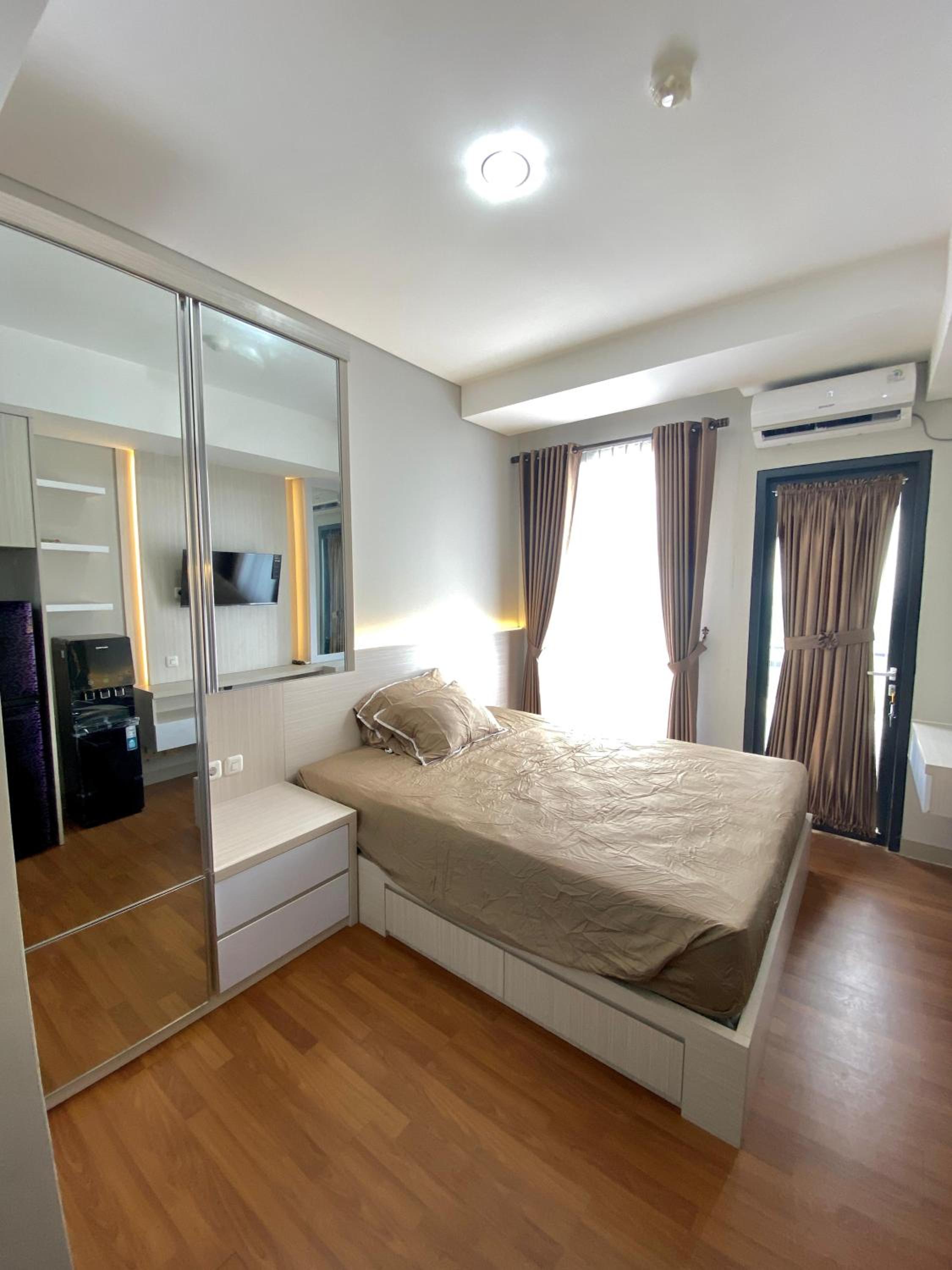 One-Bedroom Apartment photo 1