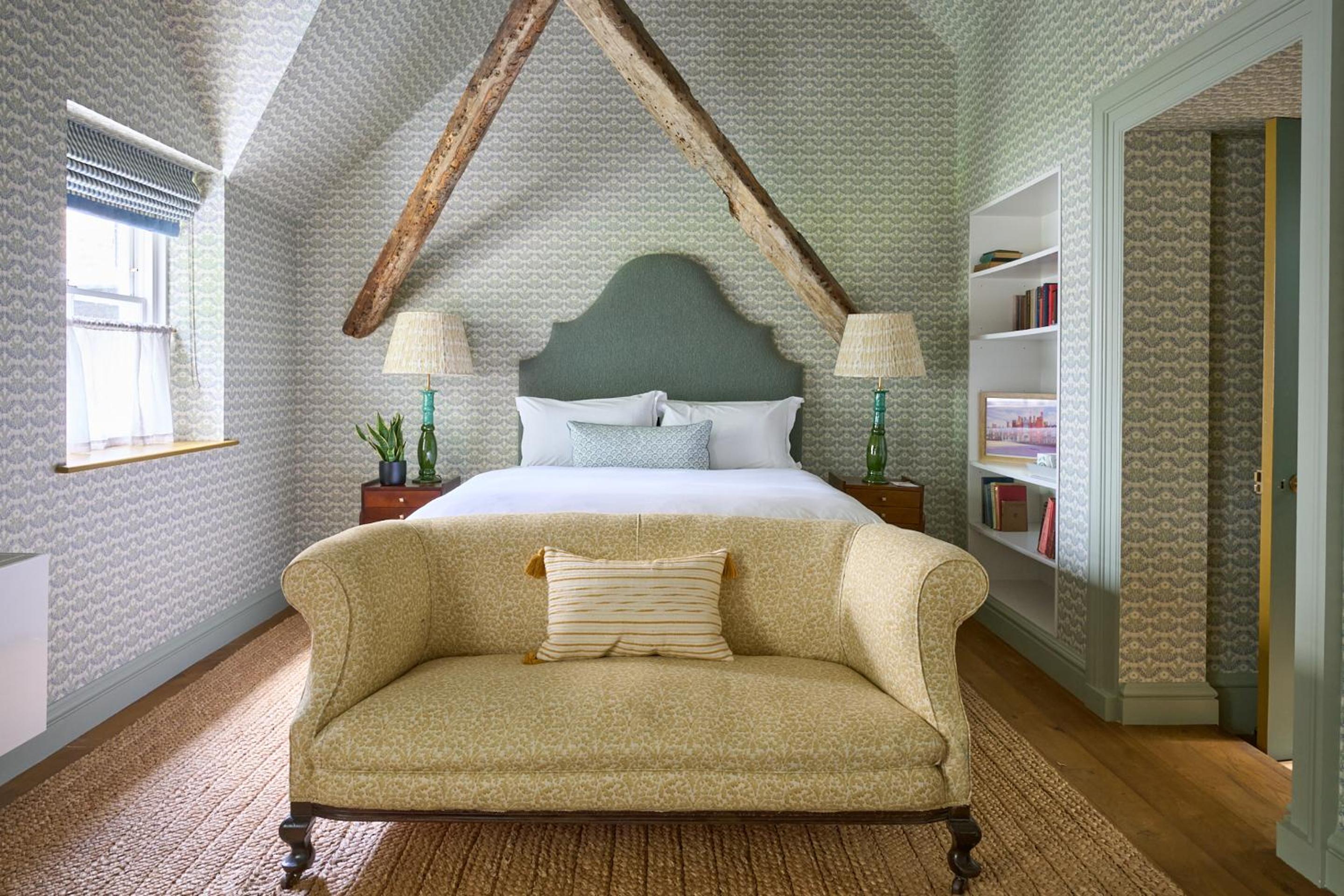Royal Room - Photo 2