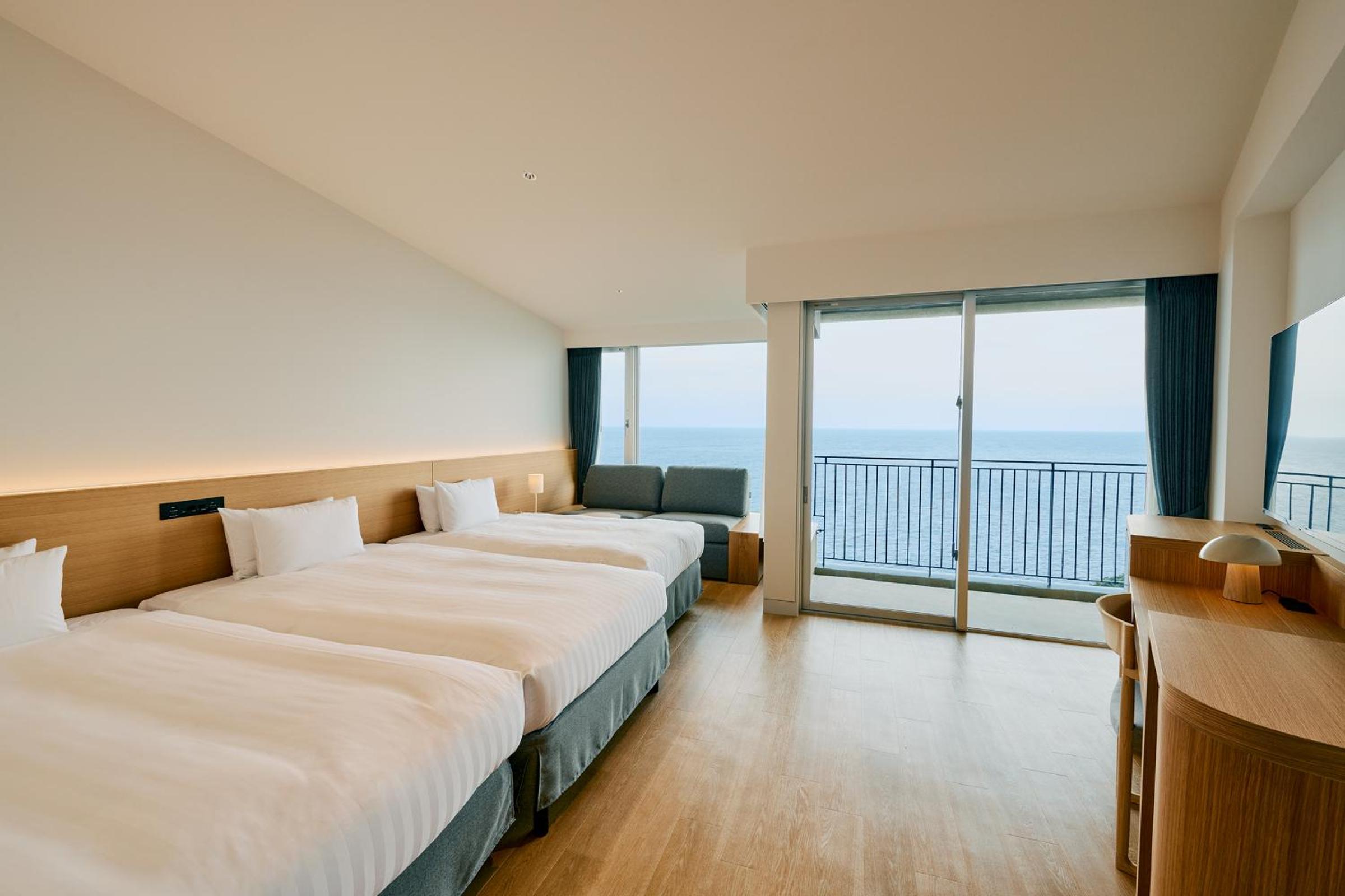 Standard Twin Room with Sea View