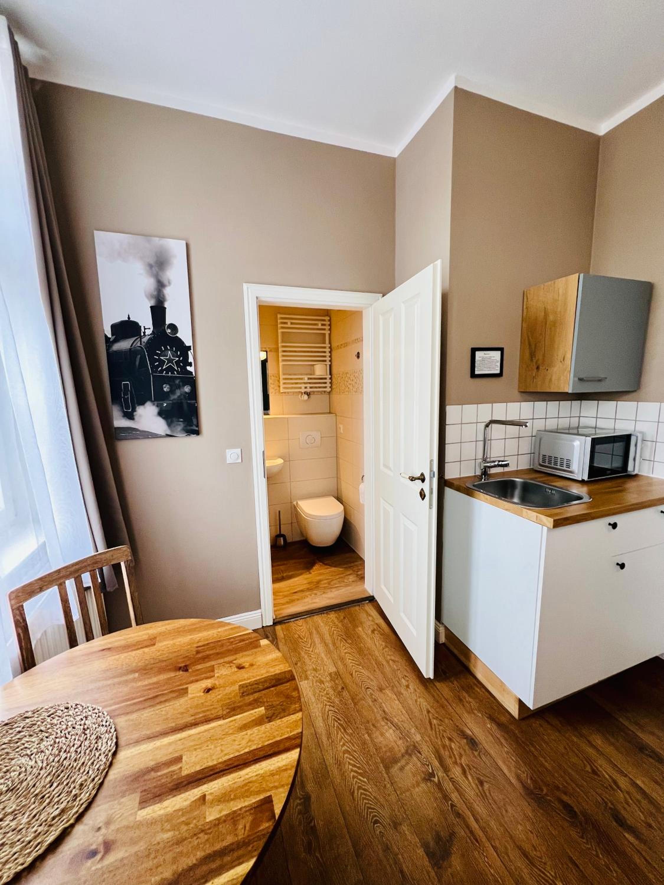 Single Room with Bathroom photo 2