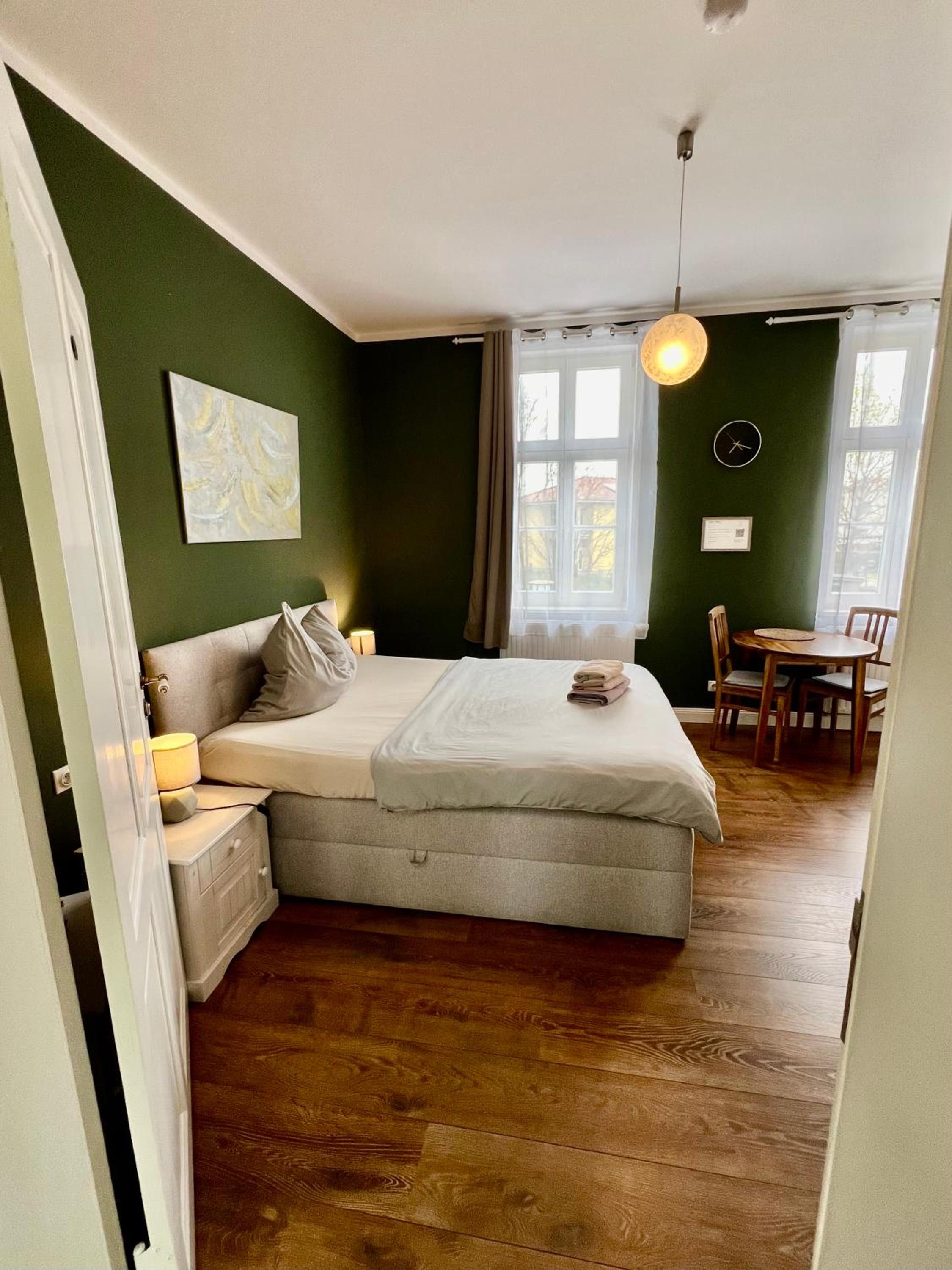 Single Room with Bathroom photo 1