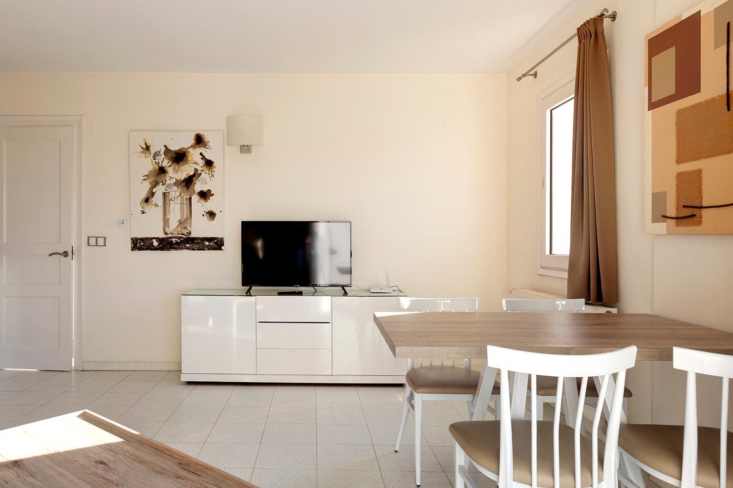 One-Bedroom Apartment photo 2