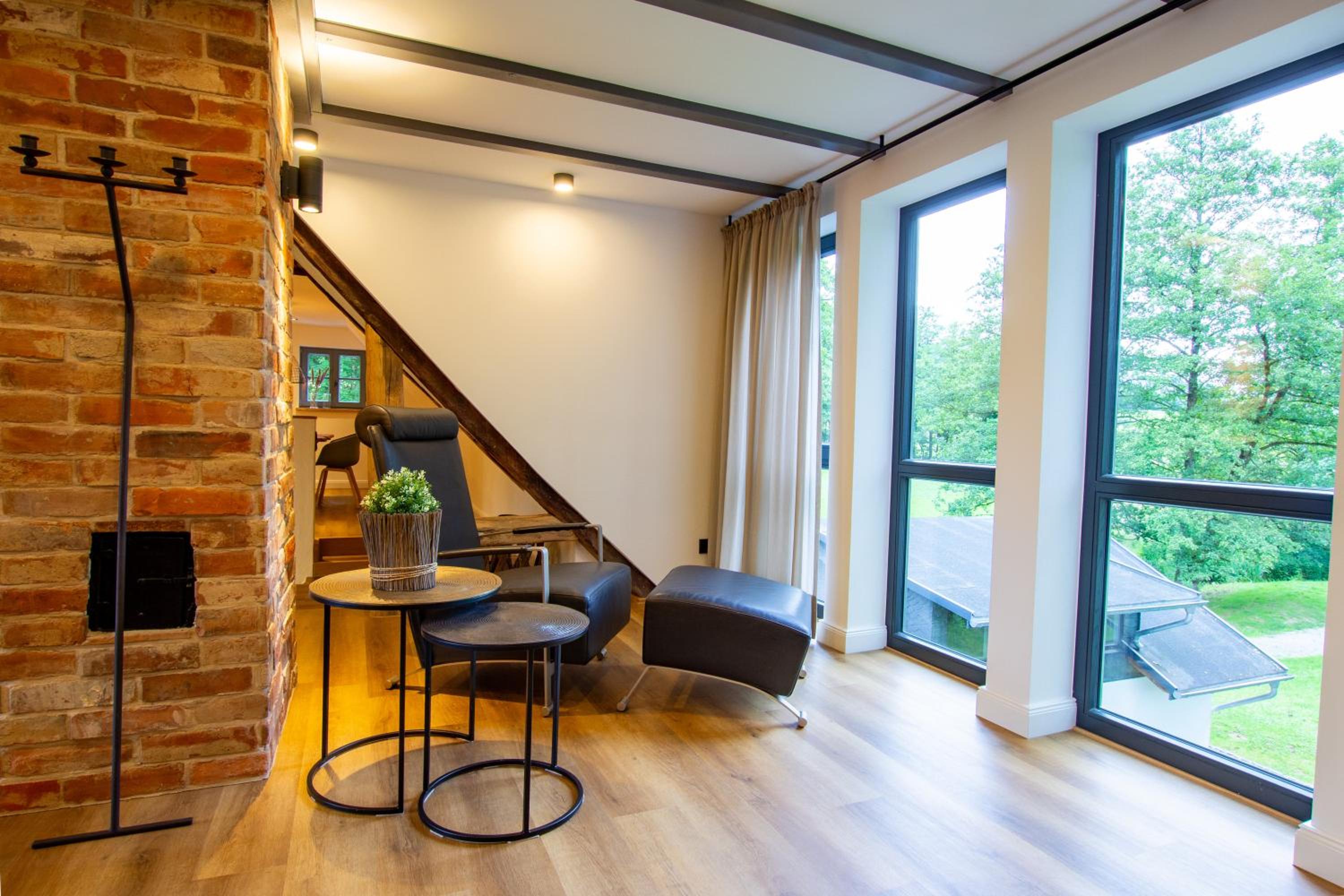 Three-Bedroom Apartment with Mountain View photo 2