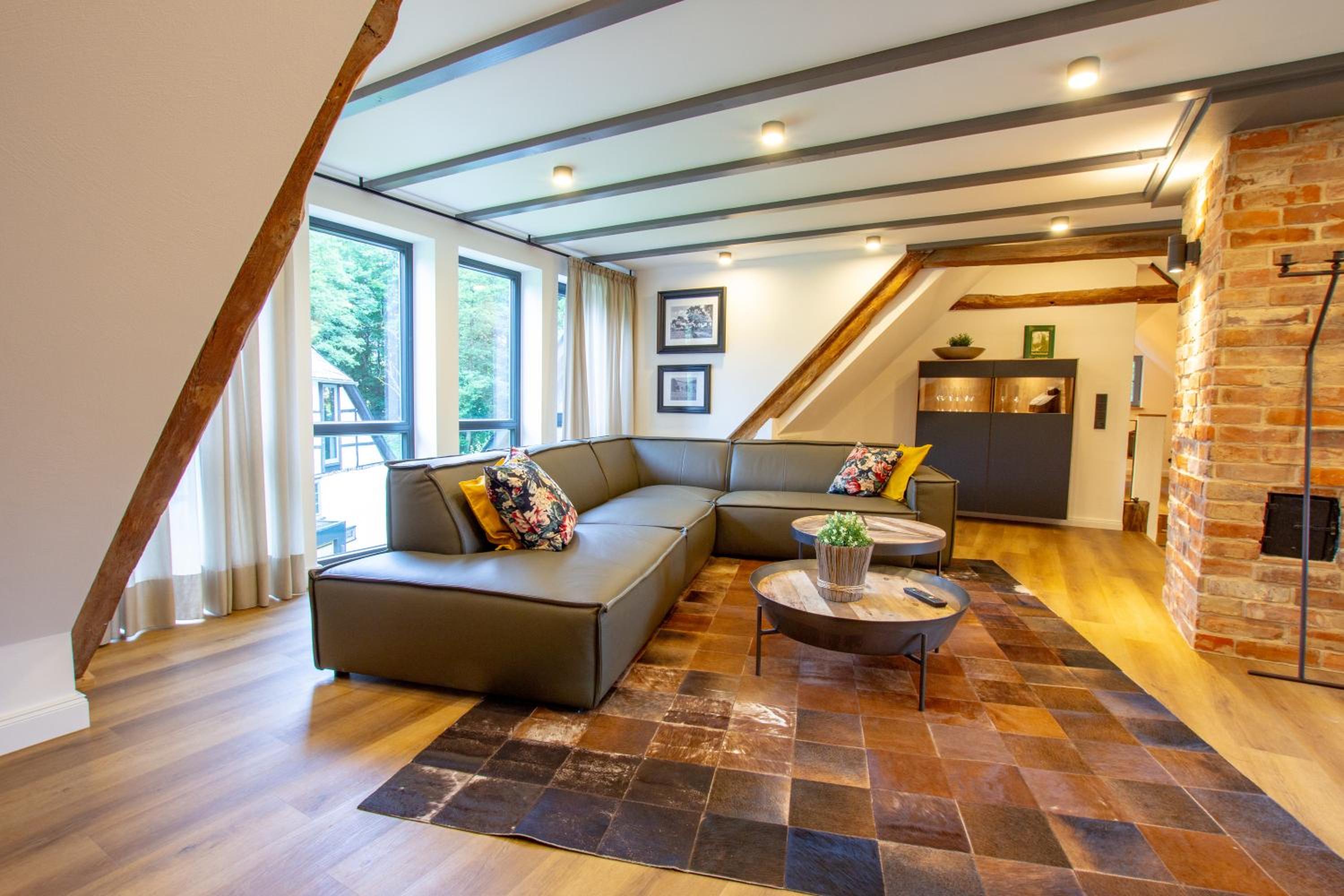 Three-Bedroom Apartment with Mountain View photo 1