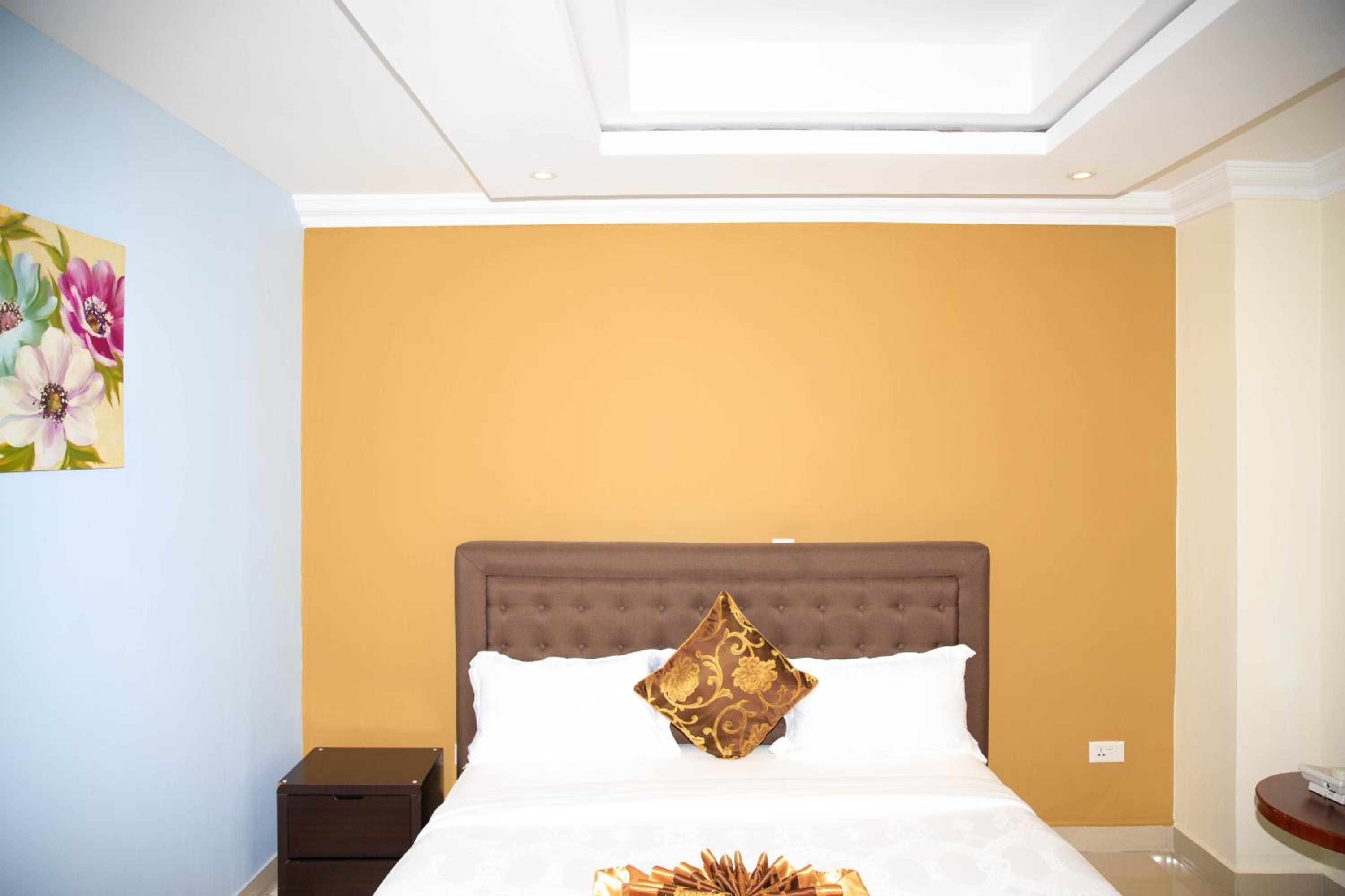 Three-Bedroom Apartment with View photo 3
