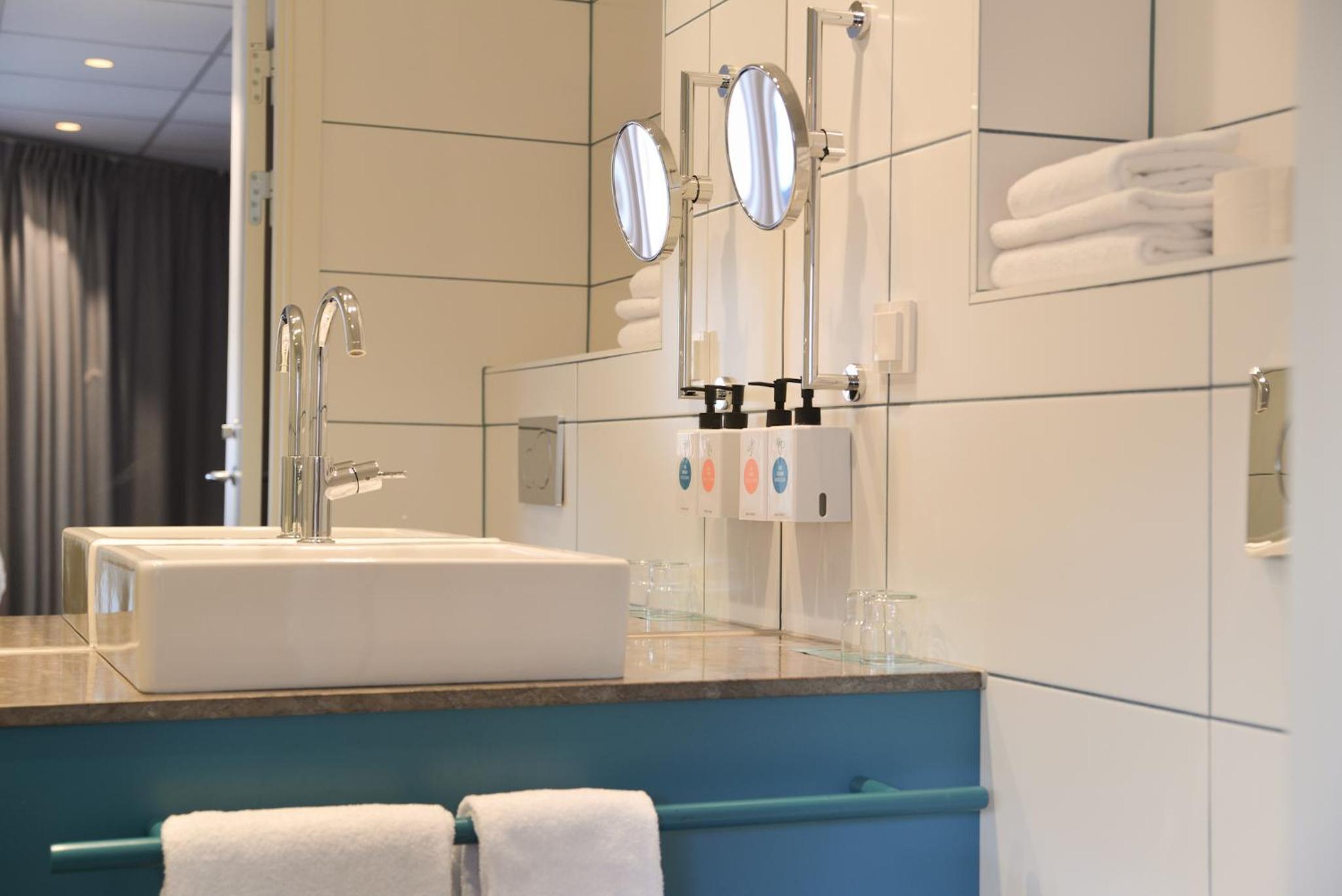 Standard Twin Room - Photo 5