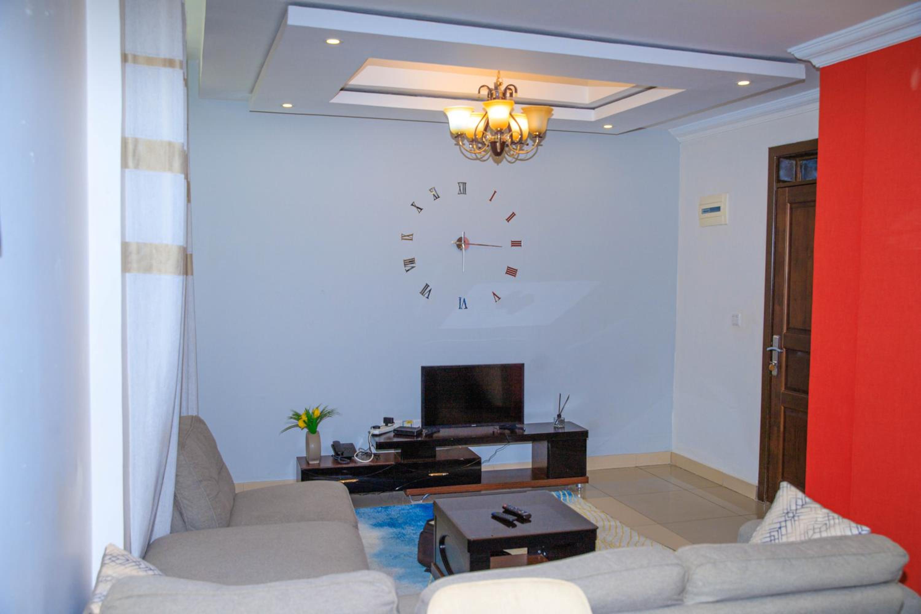 One-Bedroom Apartment photo 1