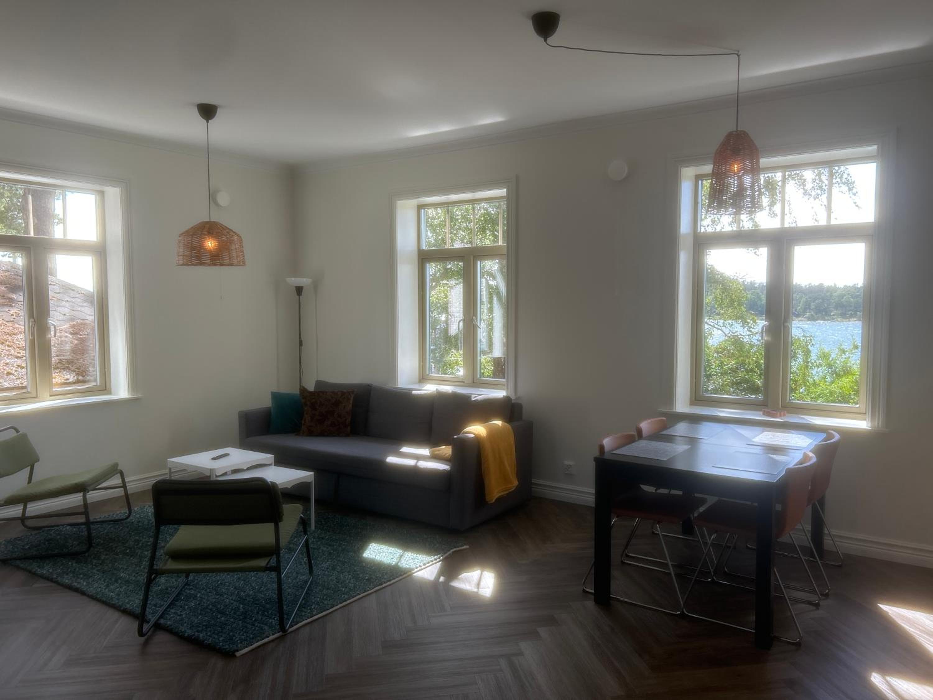 Apartment with Lake View