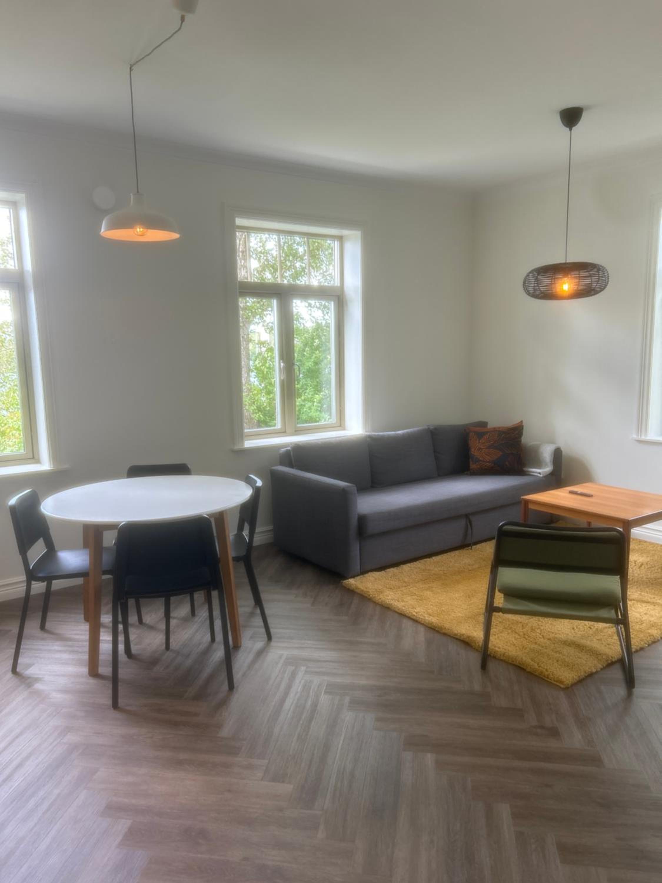 Apartment with Lake View