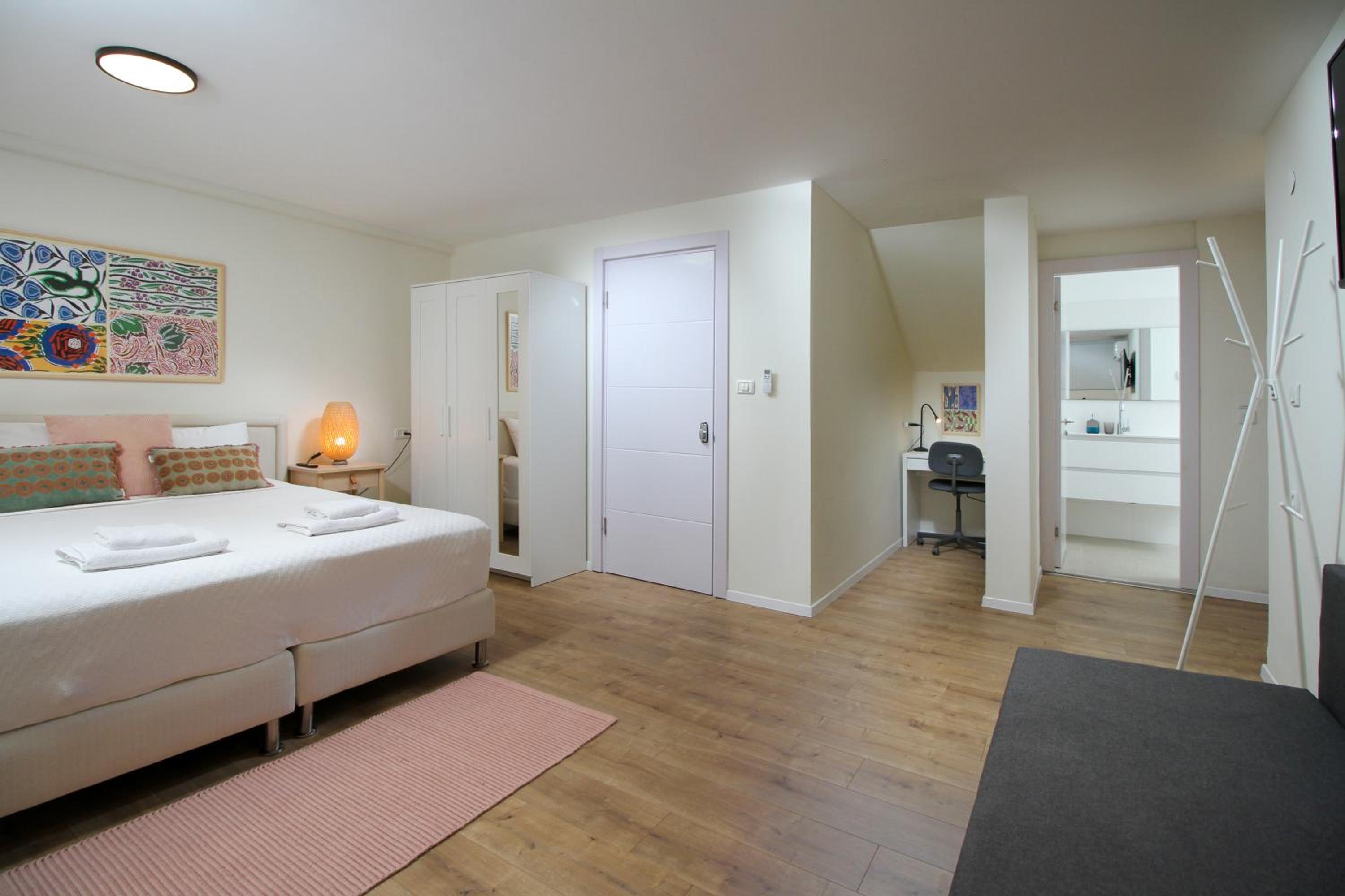 Deluxe Double Room With Extra Bed