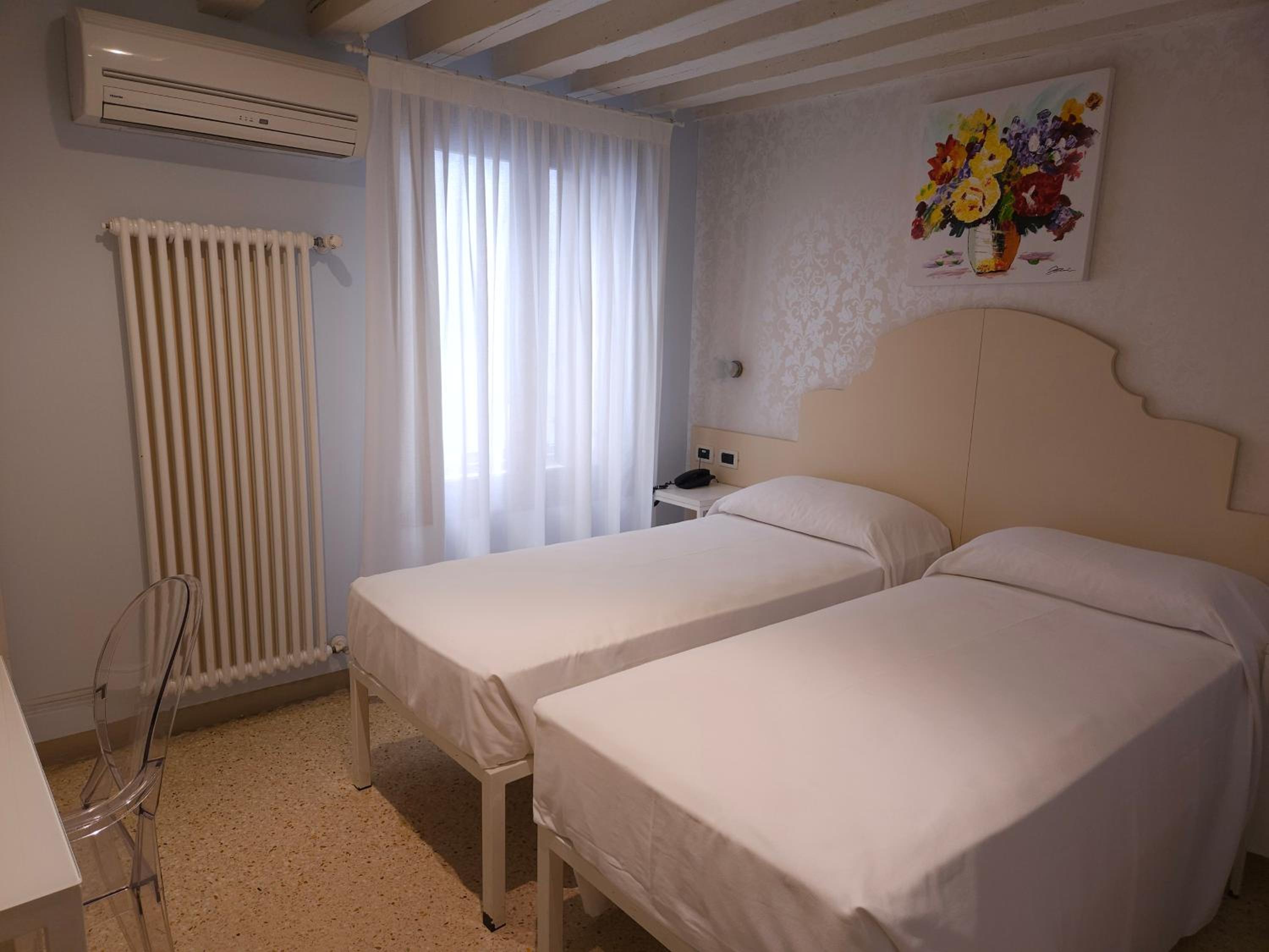 Budget Double Room photo 1