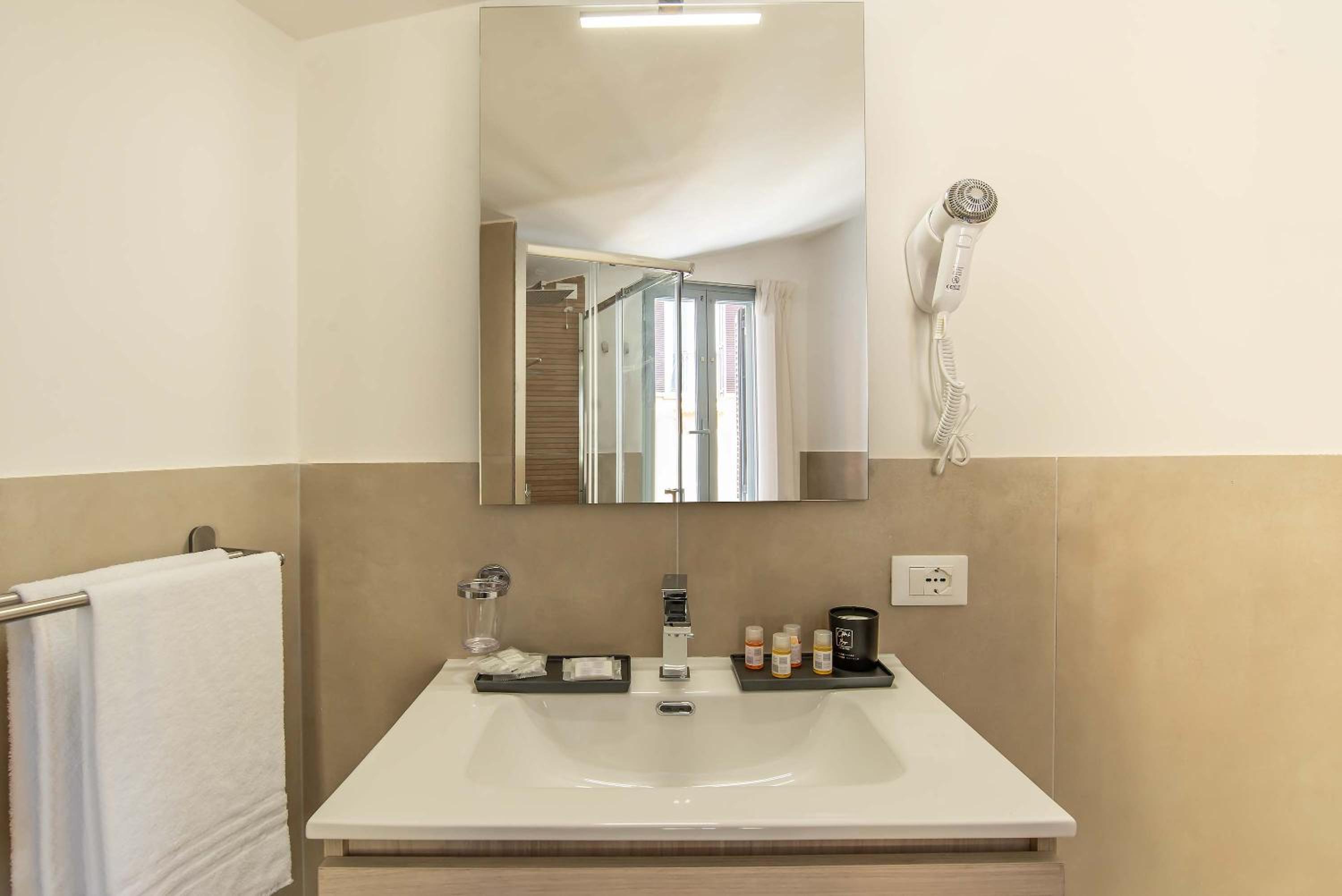 Large Single Room photo 2