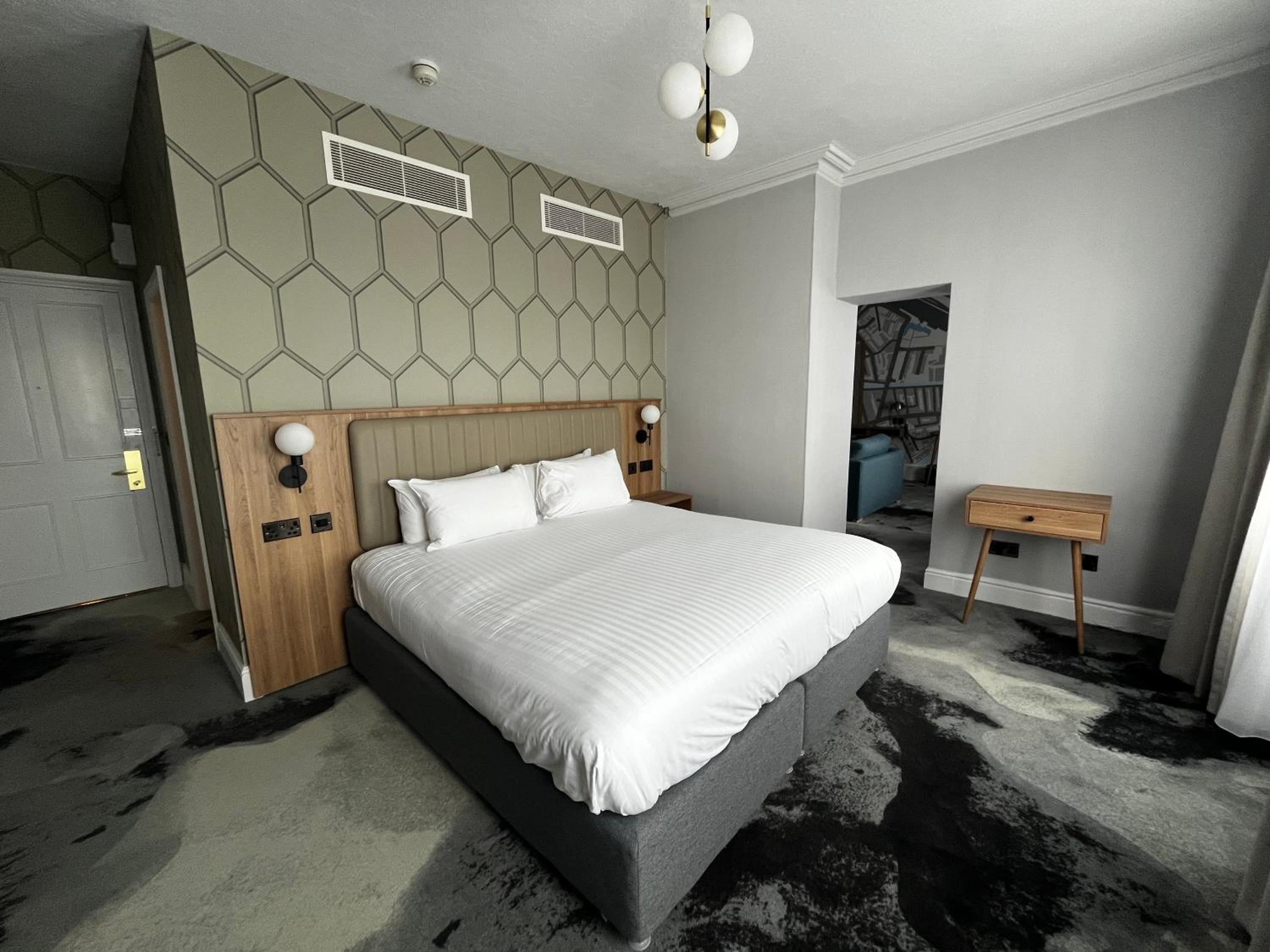 Junior King Suite - Photo 7