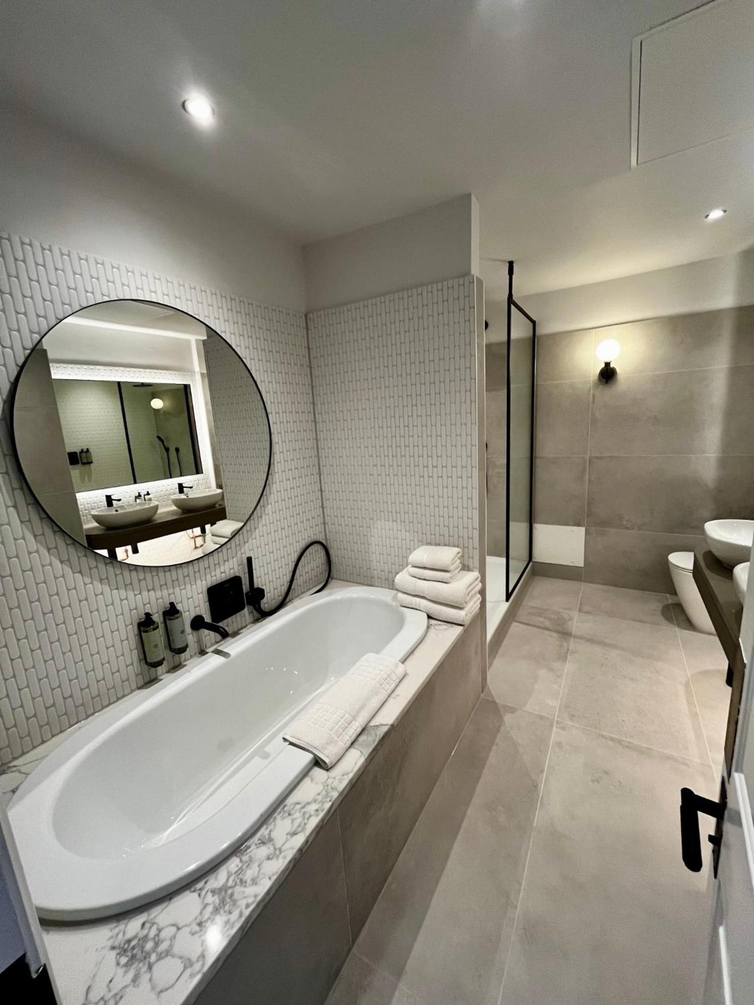 King Suite - Photo 3