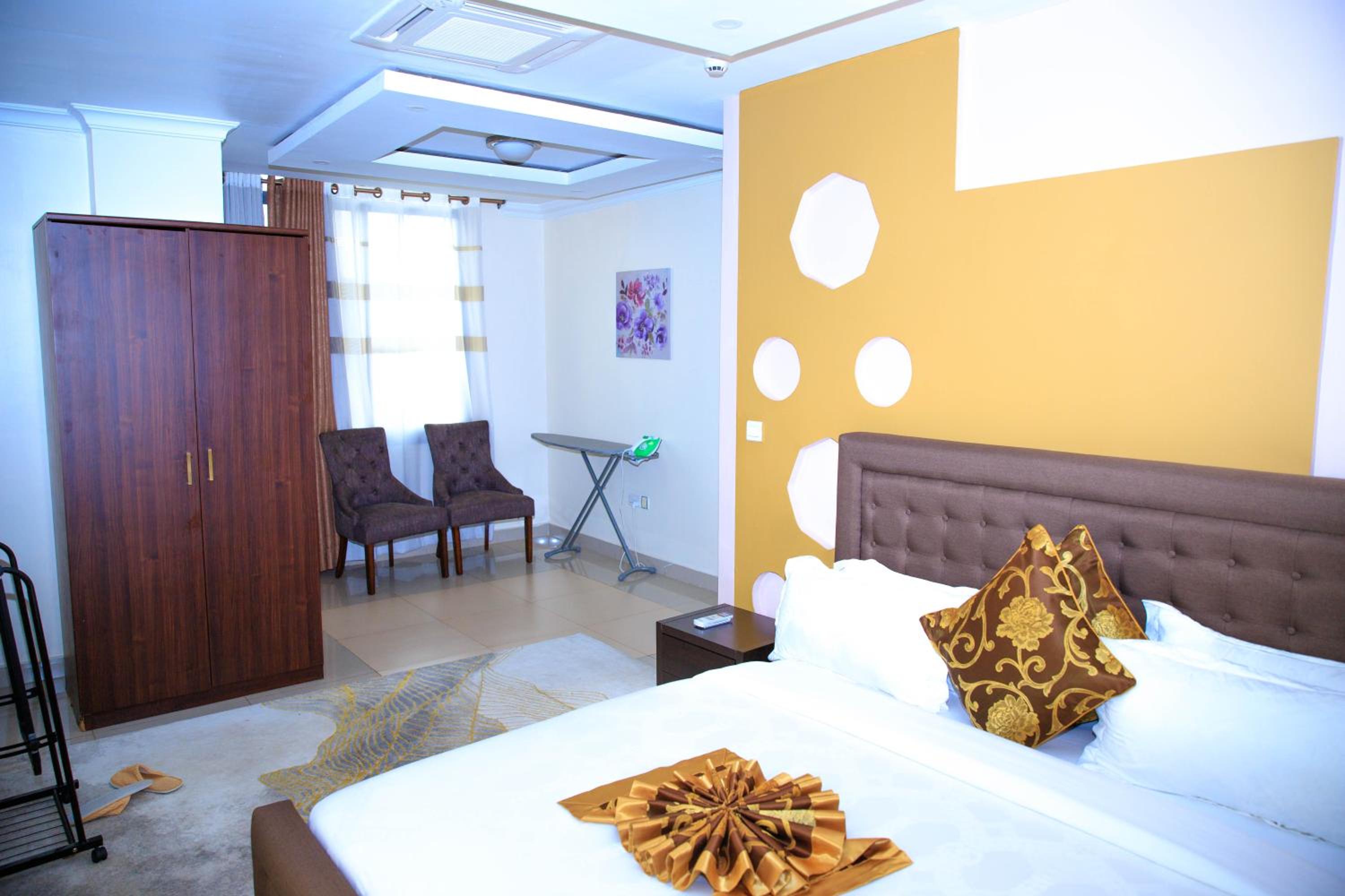 Two-Bedroom Apartment with City View photo 2