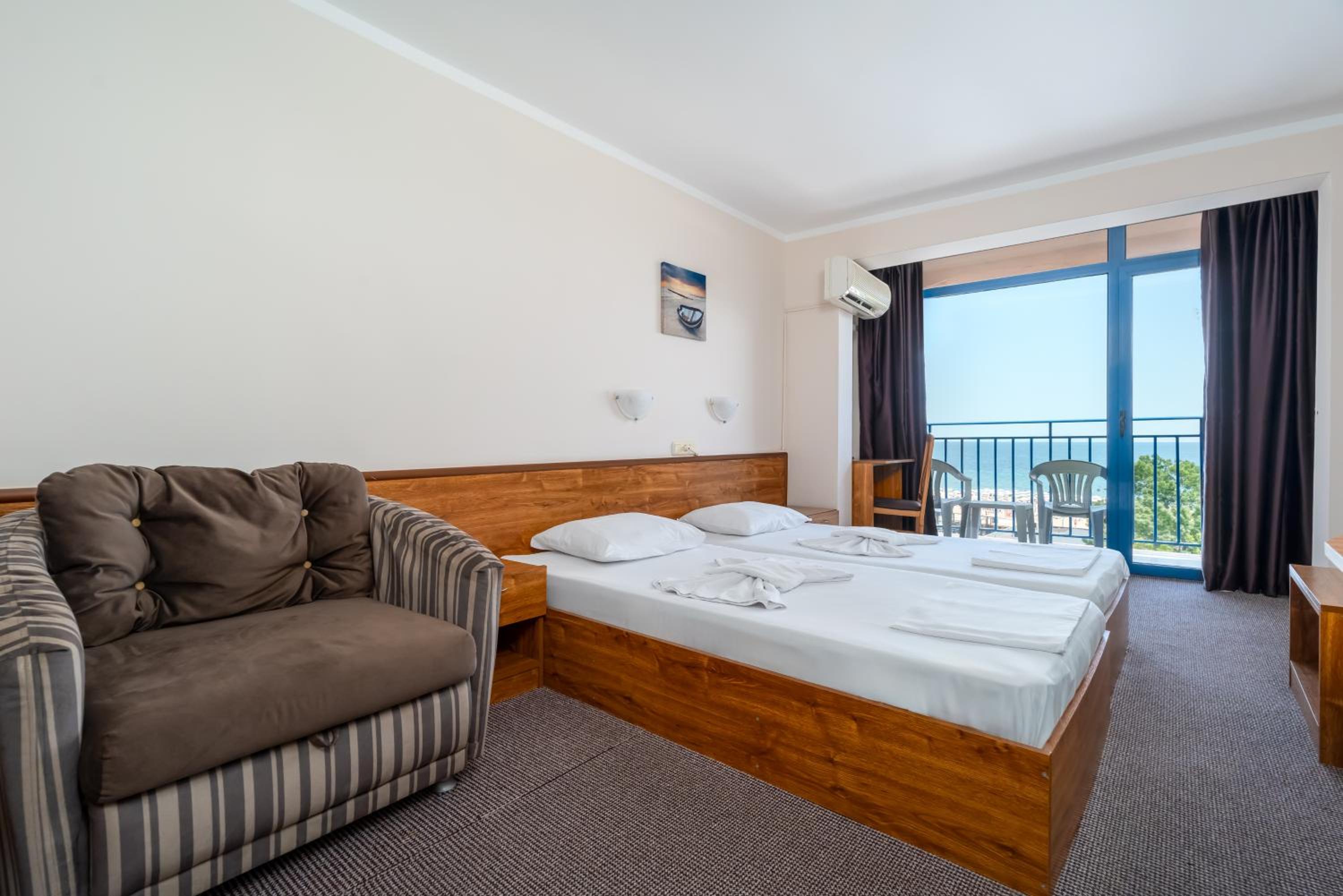 Twin Room with Balcony and Sea View photo 2