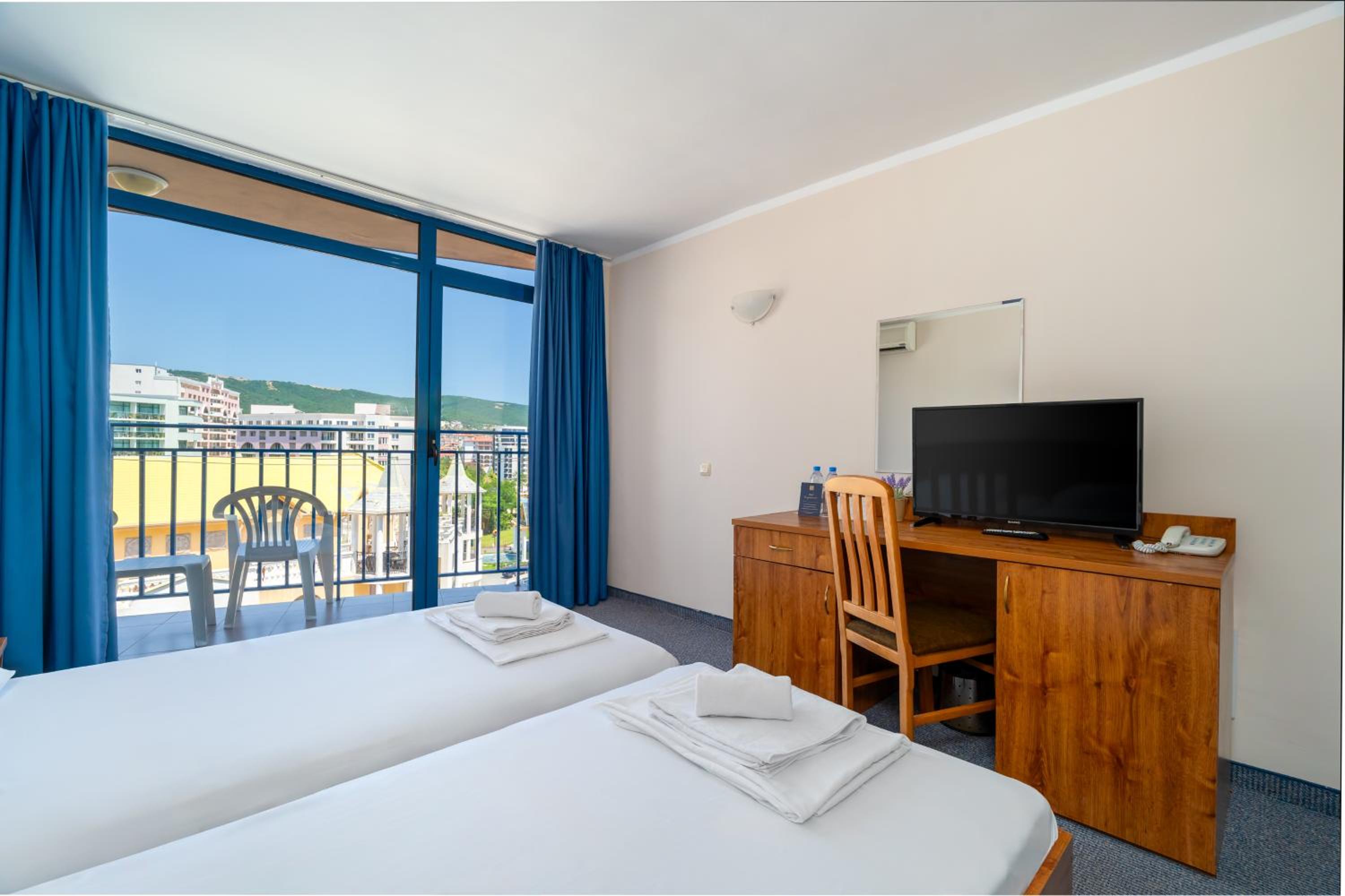 Standard Twin Room with Balcony photo 2