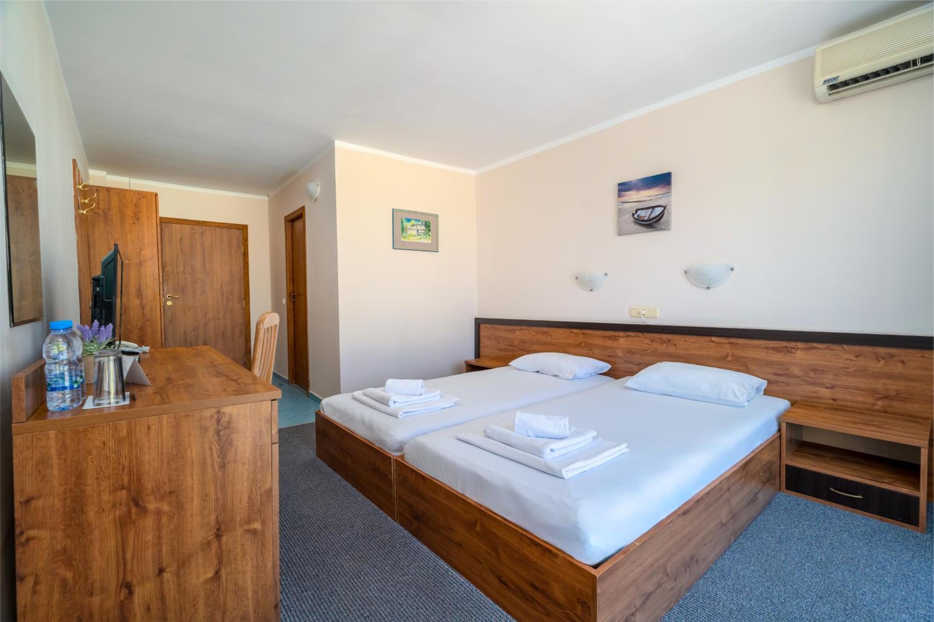 Standard Twin Room with Balcony photo 3