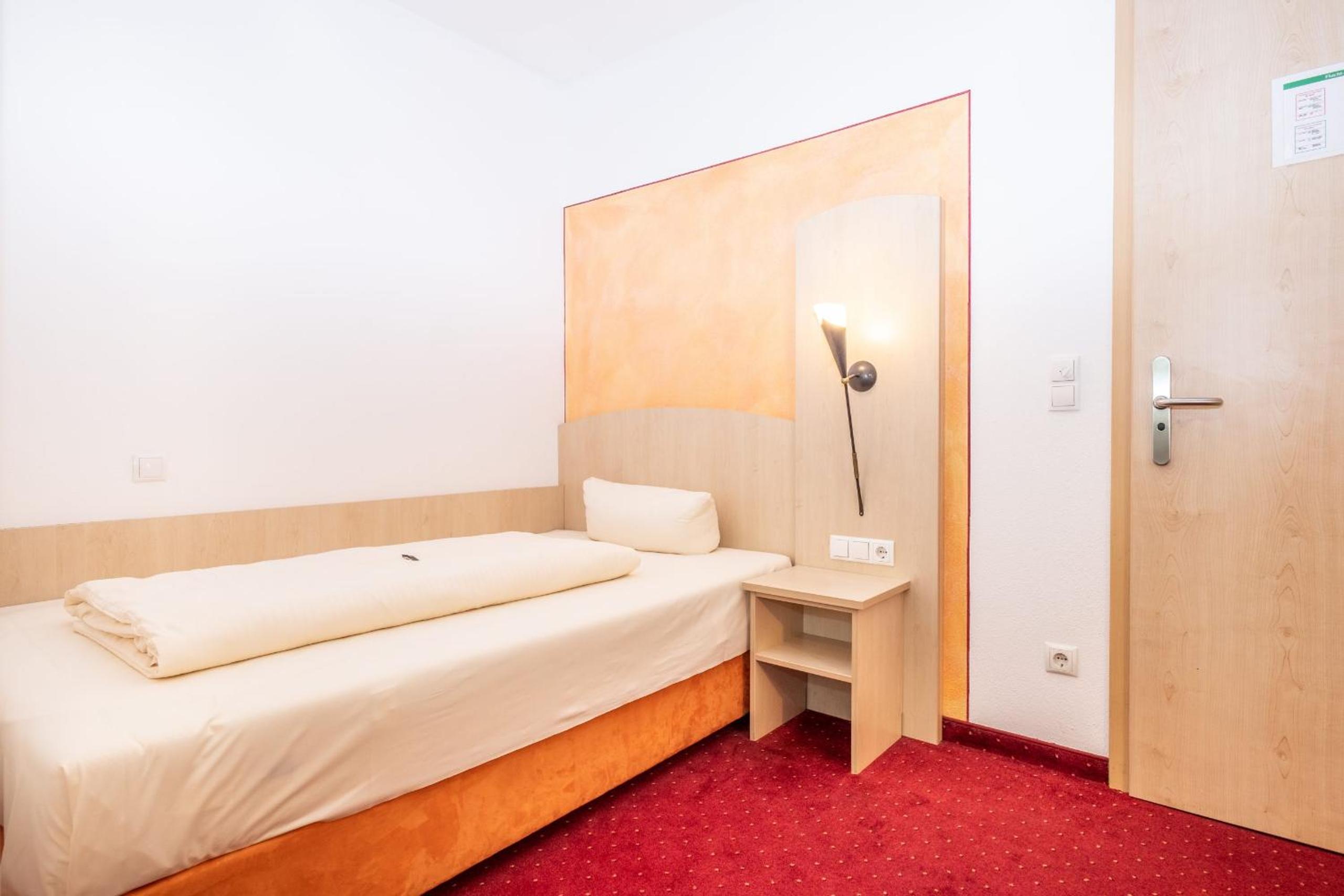 Small Single Room photo 1