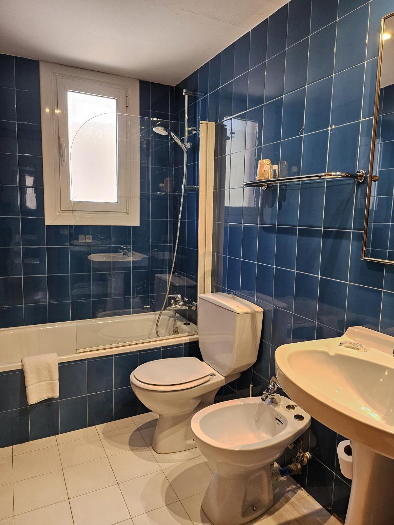 Ground floor Twin Room photo 2